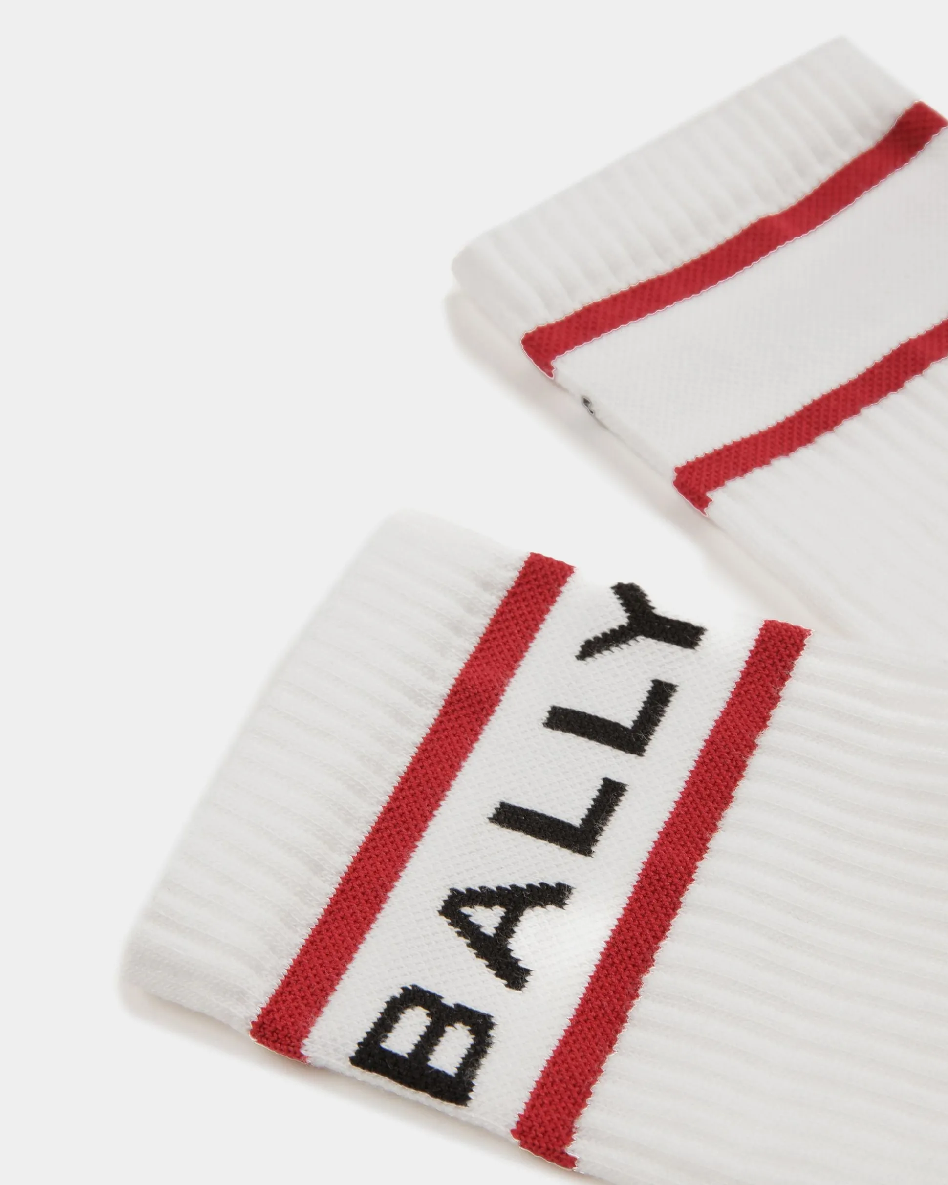 Bally Stripe Socken In Weiß und Tiefrubinrot