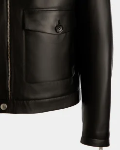 Bomberjacke Aus Leder in Schwarz