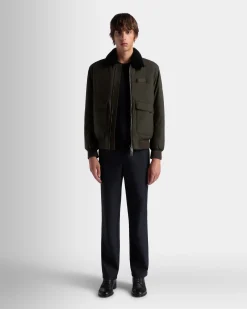 Bomberjacke Aus Nylon In Olive Green Aus Der Adrien Brody Travel-Kollektion