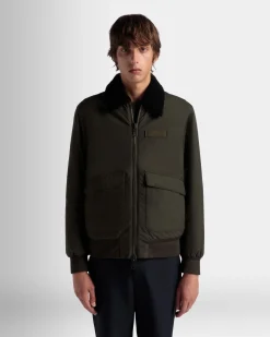 Bomberjacke Aus Nylon In Olive Green Aus Der Adrien Brody Travel-Kollektion