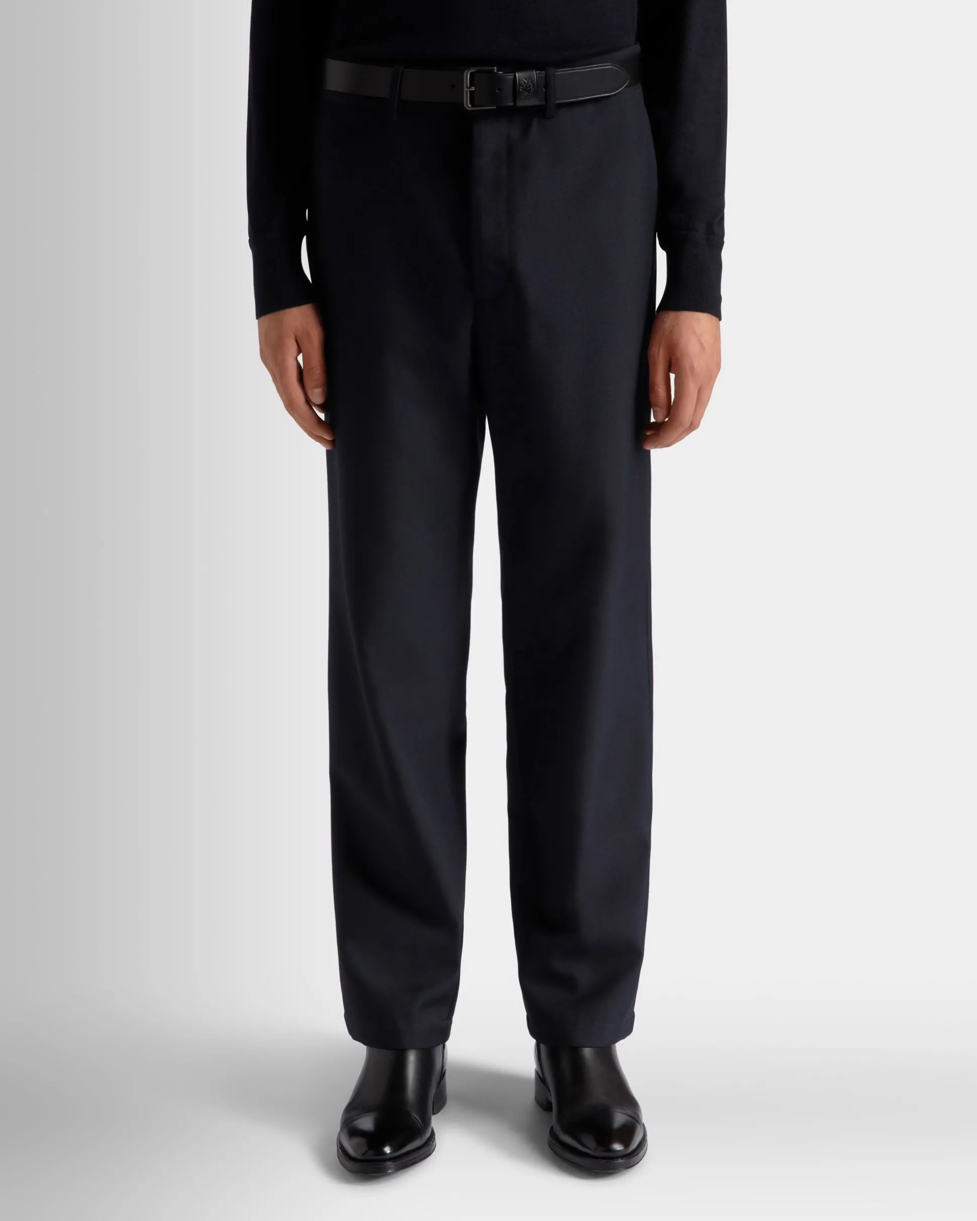 Chino-Hose Aus Einer Wollmischung In Navy Blue Aus Der Adrien Brody Travel-Kollektion