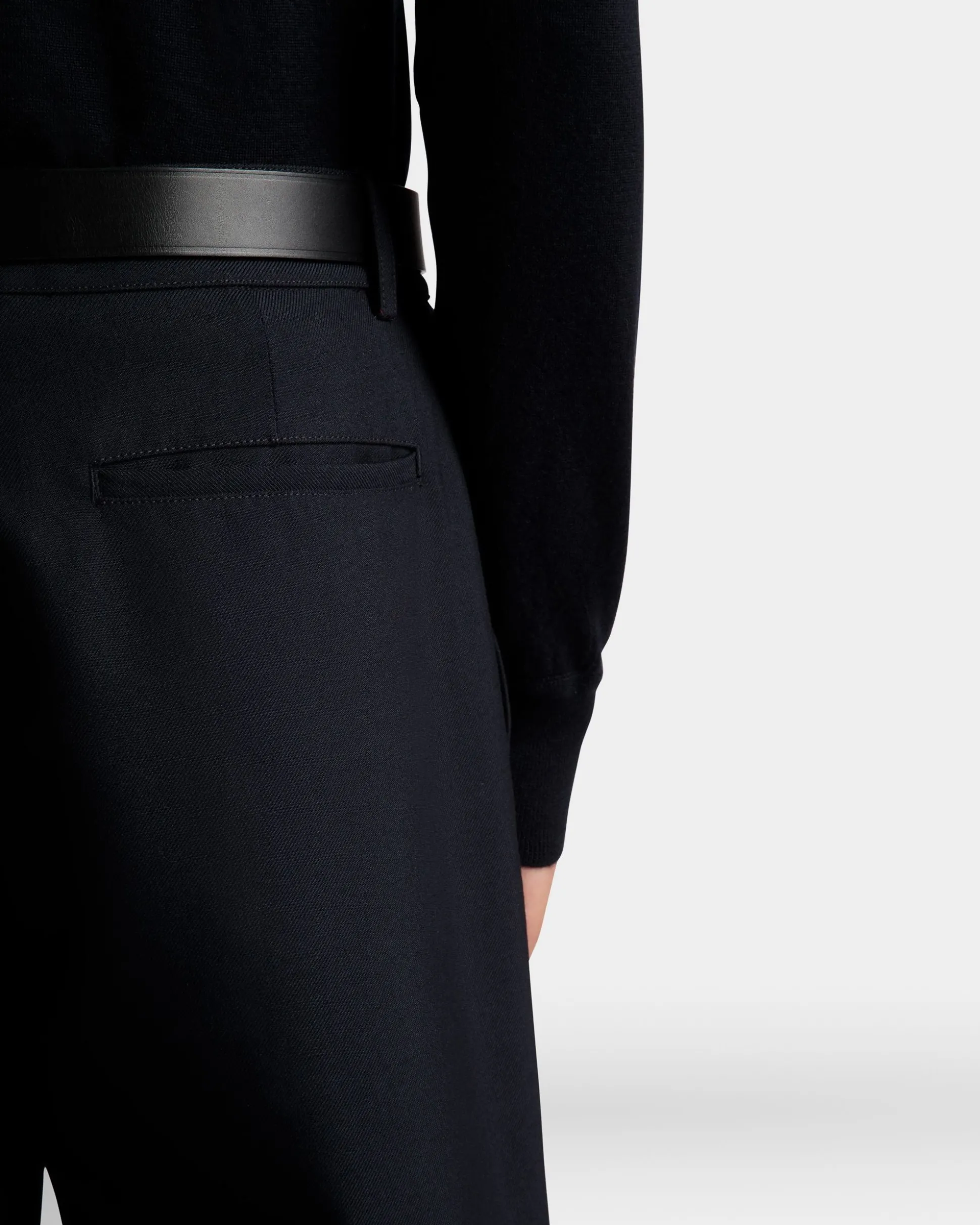 Chino-Hose Aus Einer Wollmischung In Navy Blue Aus Der Adrien Brody Travel-Kollektion