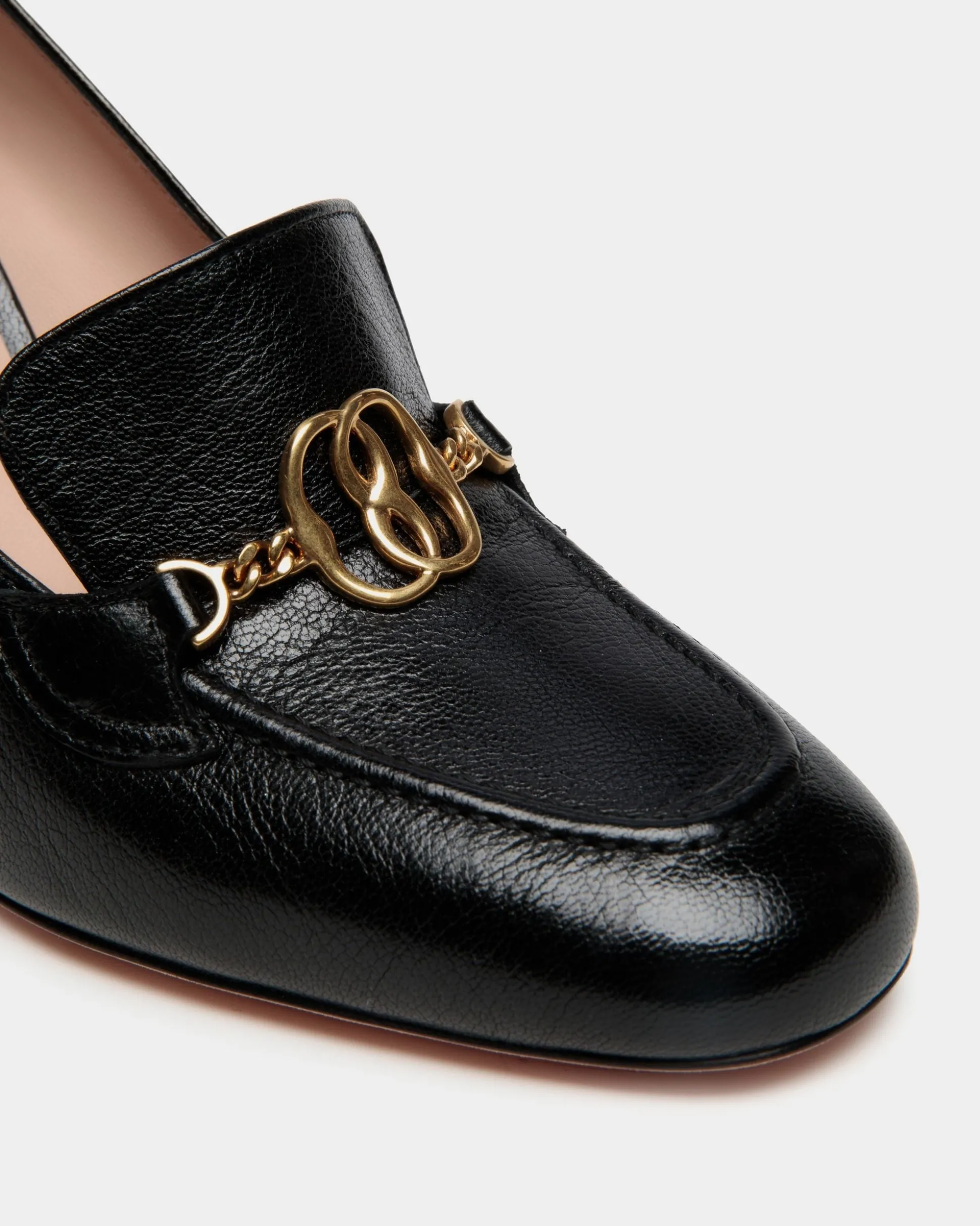 Daily Emblem Pump Aus Schwarzem Leder