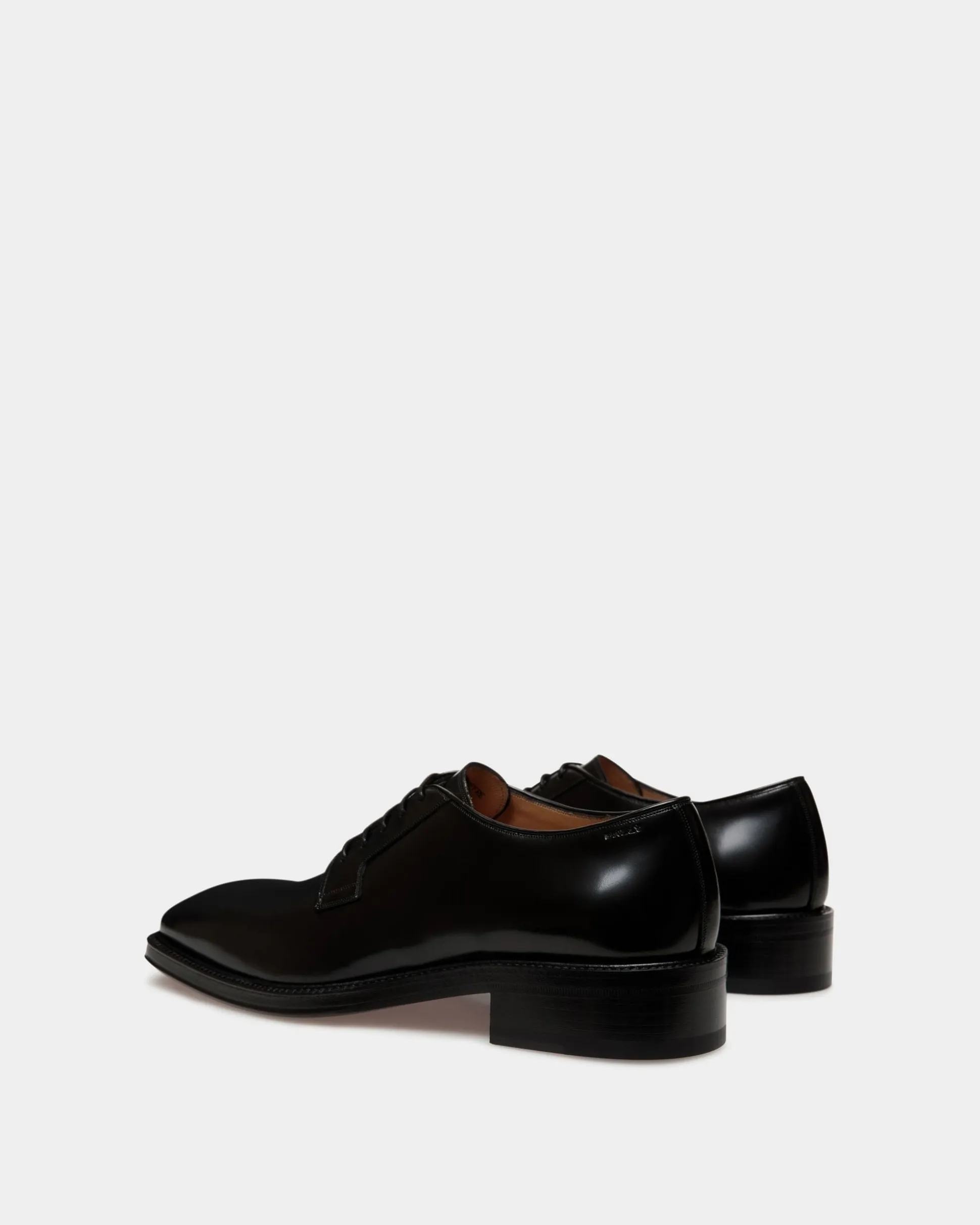 Derbys Sockel Aus Leder In Schwarz
