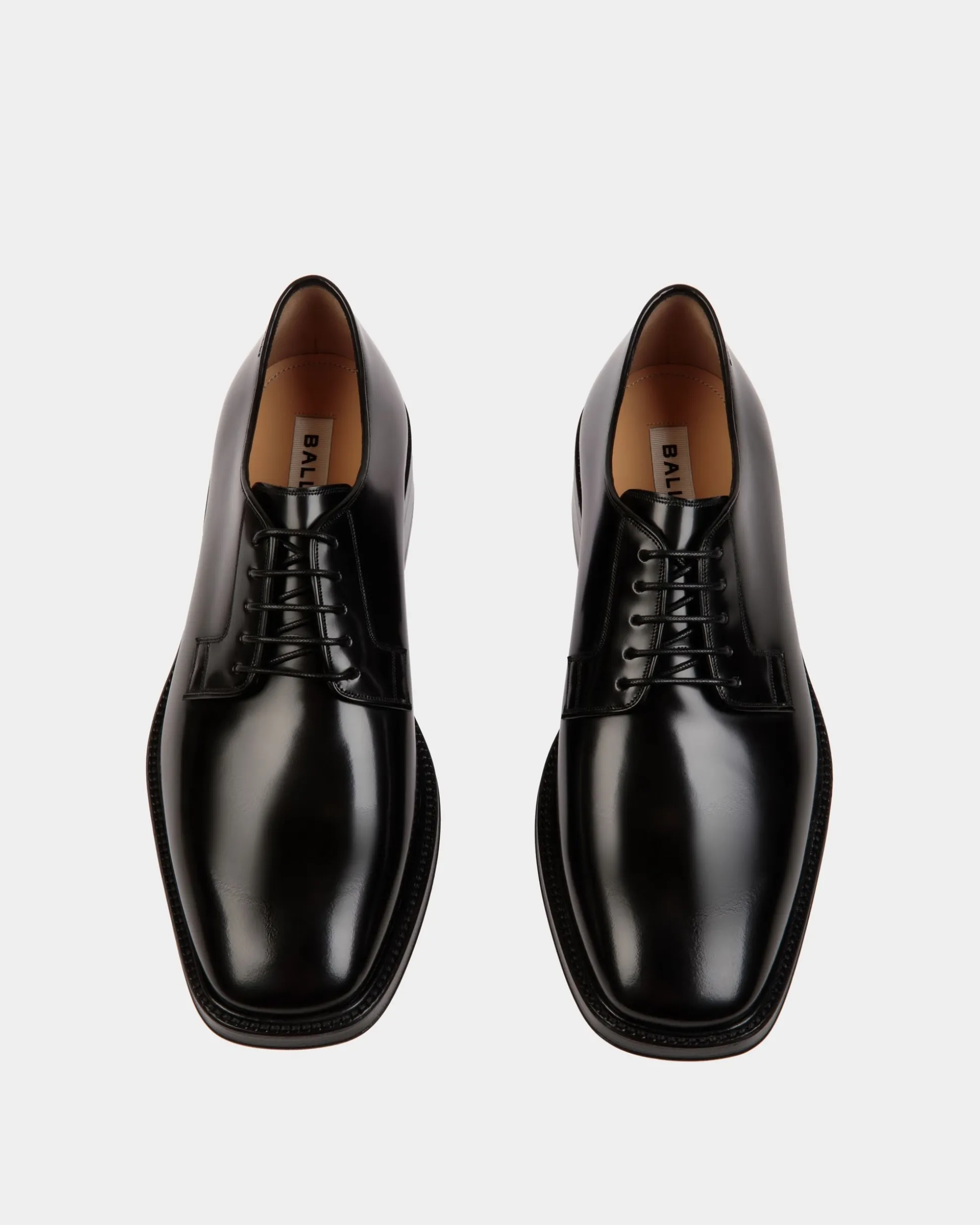 Derbys Sockel Aus Leder In Schwarz