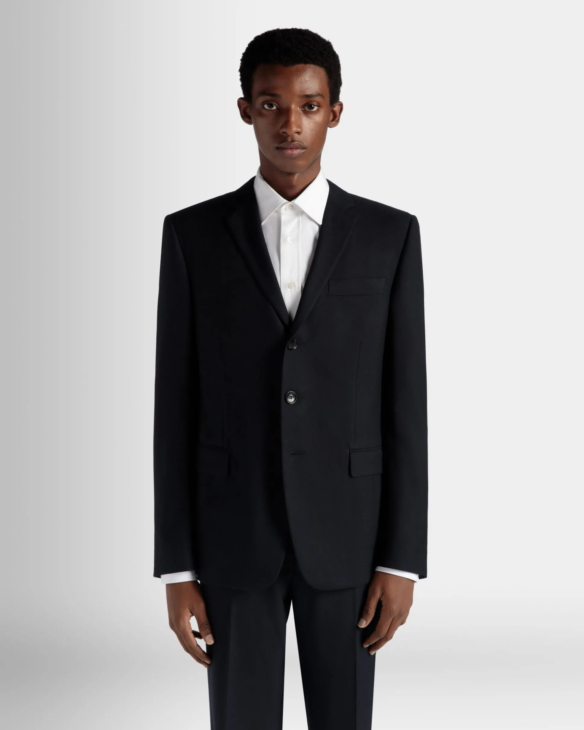Einreihiger Blazer Aus Wolle In Navy Blue Aus Der Adrien Brody Travel-Kollektion