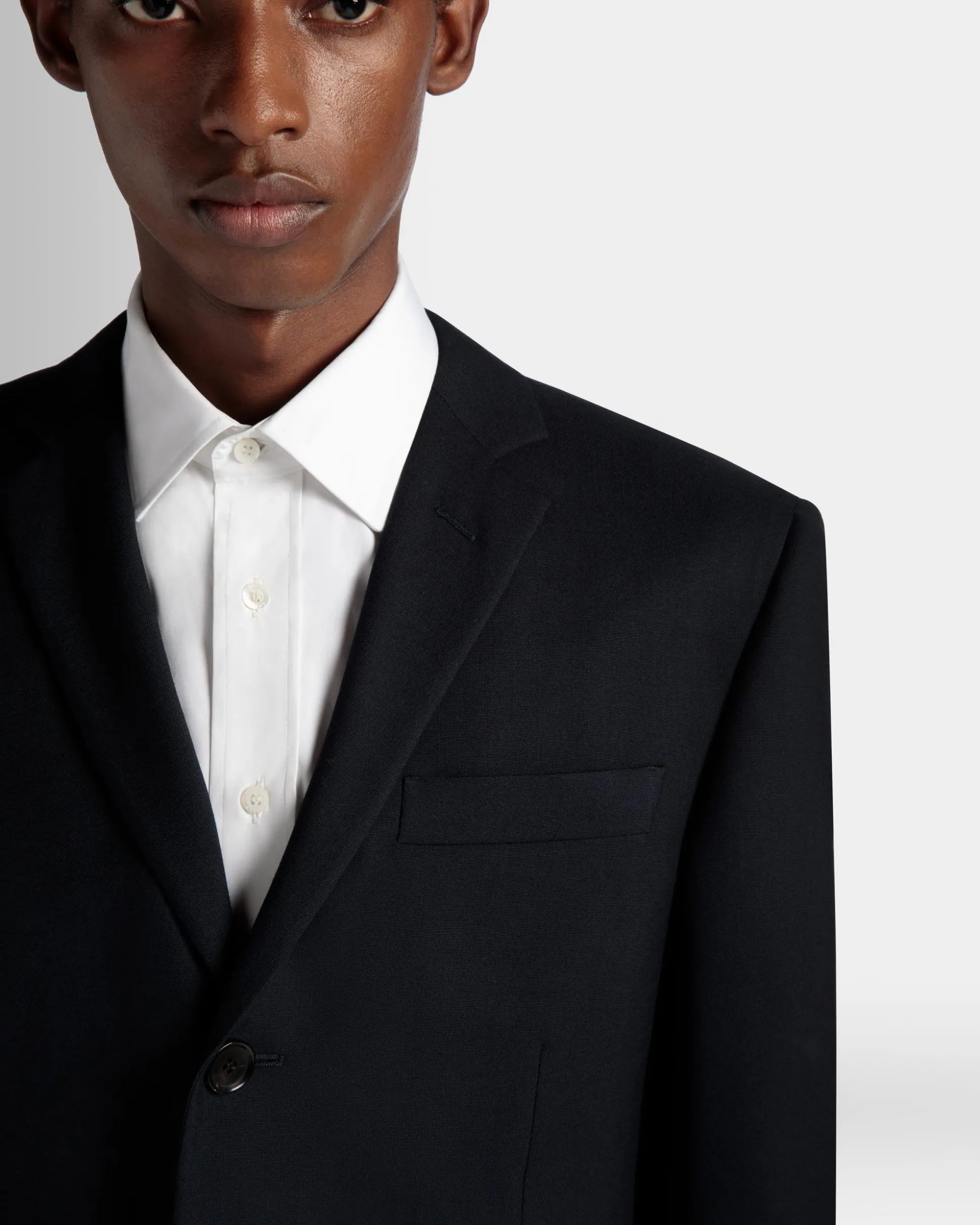 Einreihiger Blazer Aus Wolle In Navy Blue Aus Der Adrien Brody Travel-Kollektion