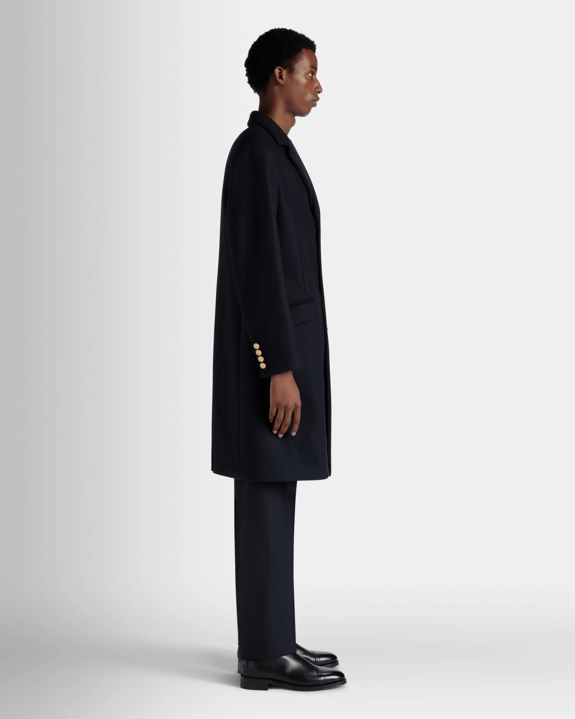 Einreihiger Mantel Aus Einer Wollmischung In Navy Blue Aus Der Adrien Brody Travel-Kollektion