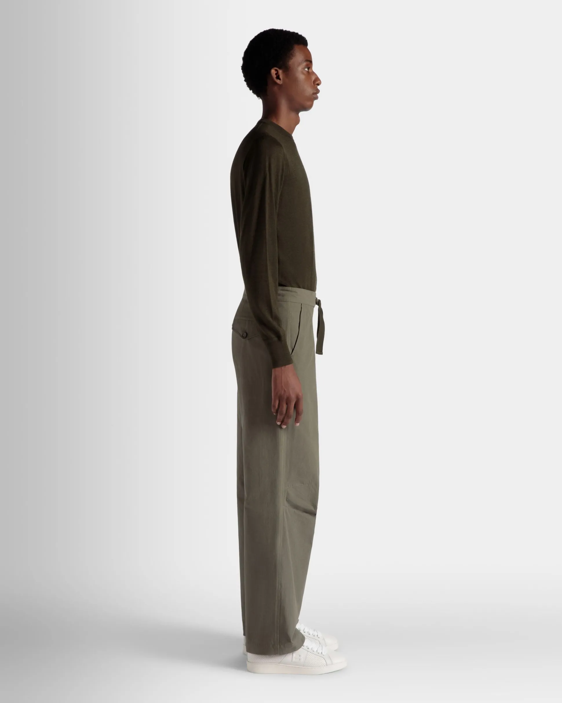 Hose Aus Baumwolle In Military Green Aus Der Adrien Brody Travel-Kollektion