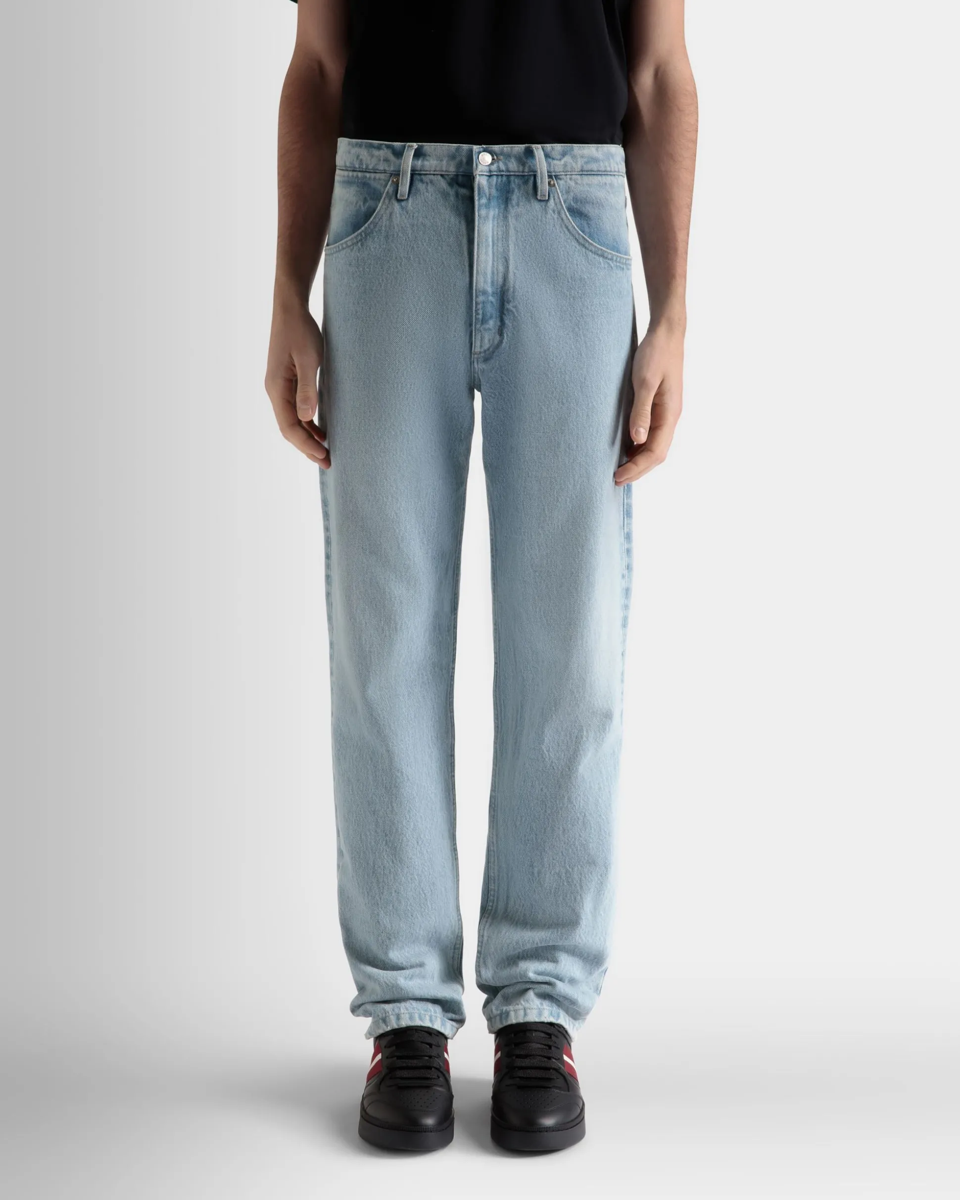 Jeanshose Aus Baumwolle In Hellem Indigoblau