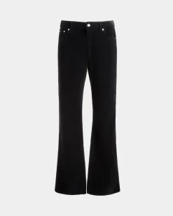Jeanshose Aus Schwarzem Baumwollcord