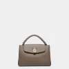 Kleine Lock Me Henkeltasche Aus Genarbtem Leder In Taupe