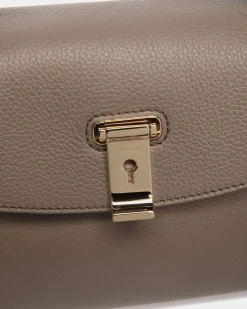 Kleine Lock Me Henkeltasche Aus Genarbtem Leder In Taupe
