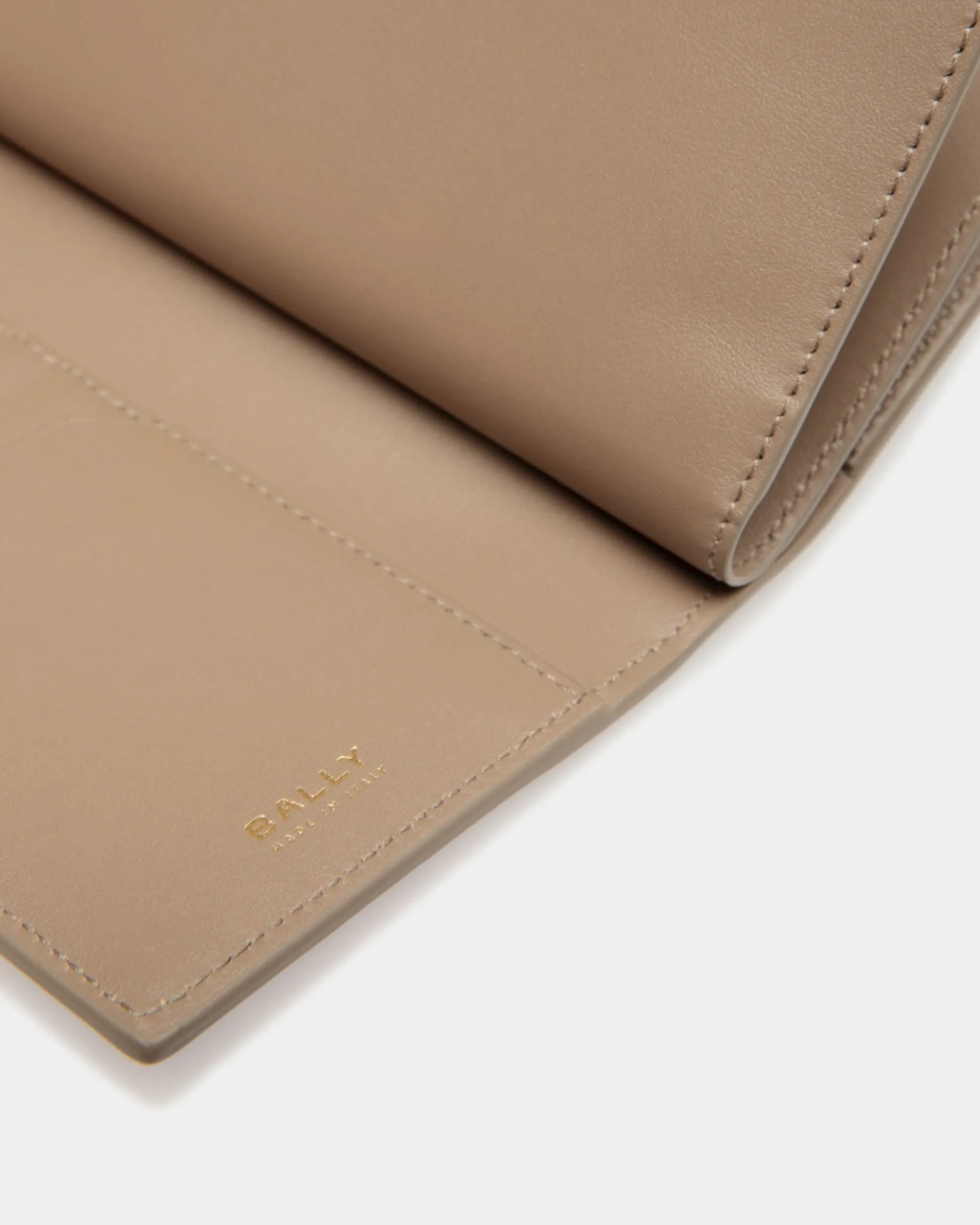 Lange Lock Me Geldbörse Aus Genarbtem Leder In Taupe