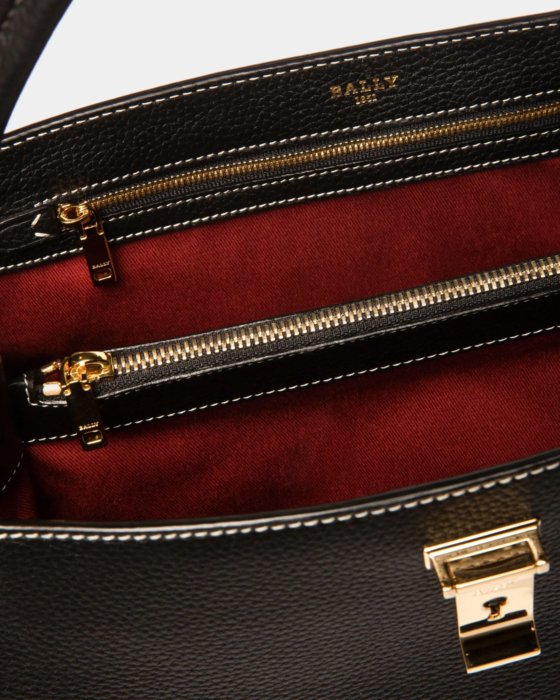 Layka Henkeltasche Aus Schwarzem Leder