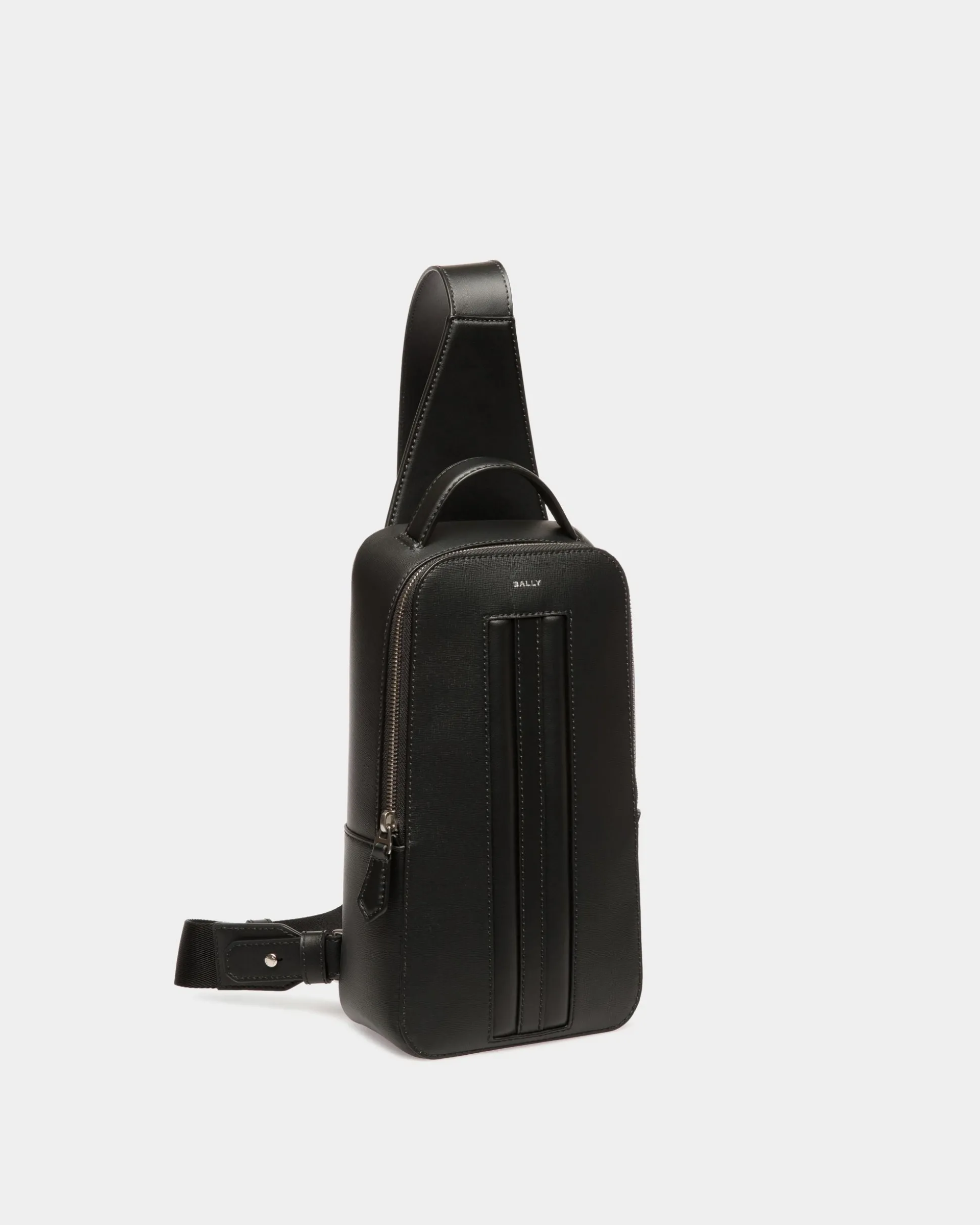 Mythos Sling Bag Aus Recyceltem Leder In Schwarz