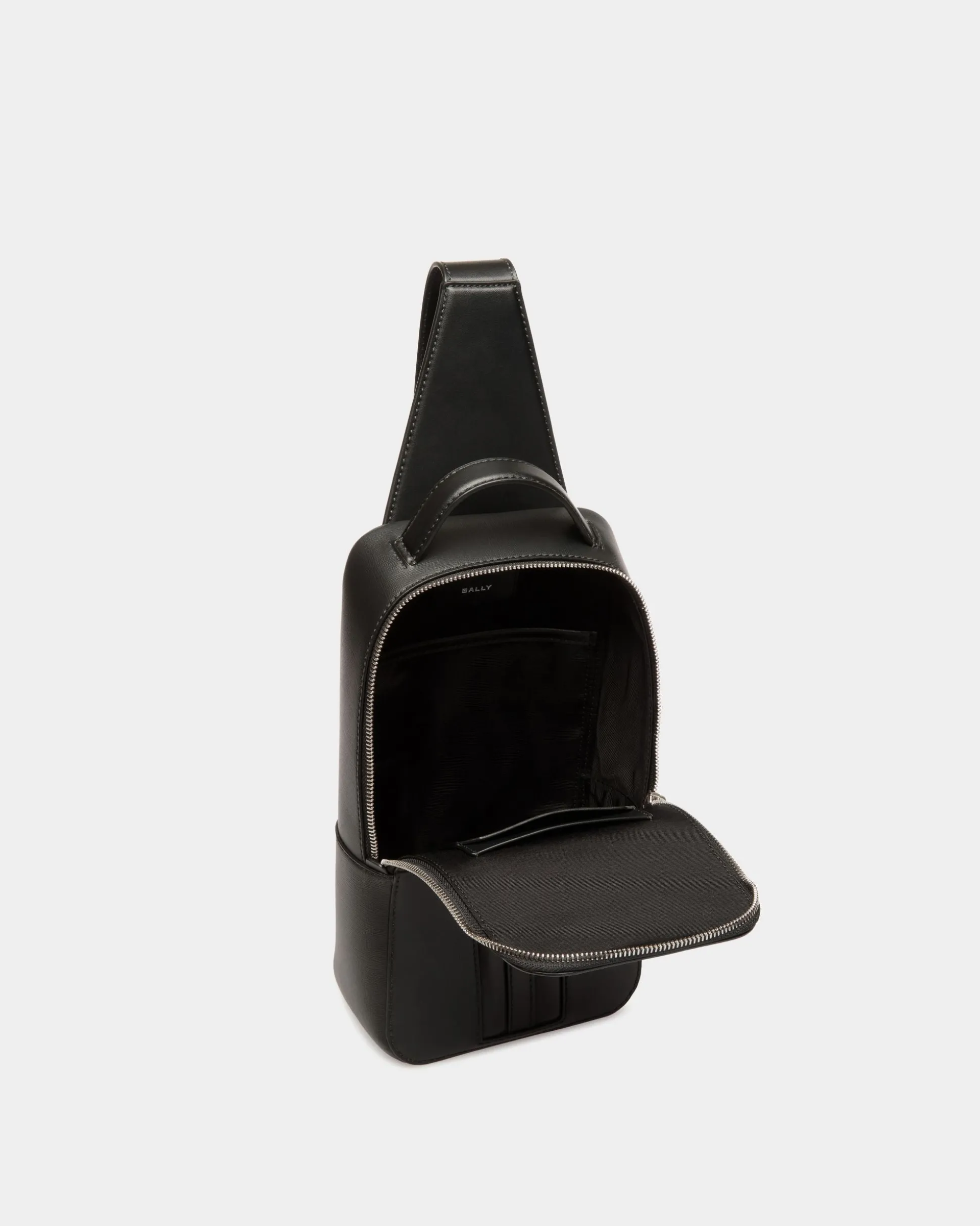 Mythos Sling Bag Aus Recyceltem Leder In Schwarz