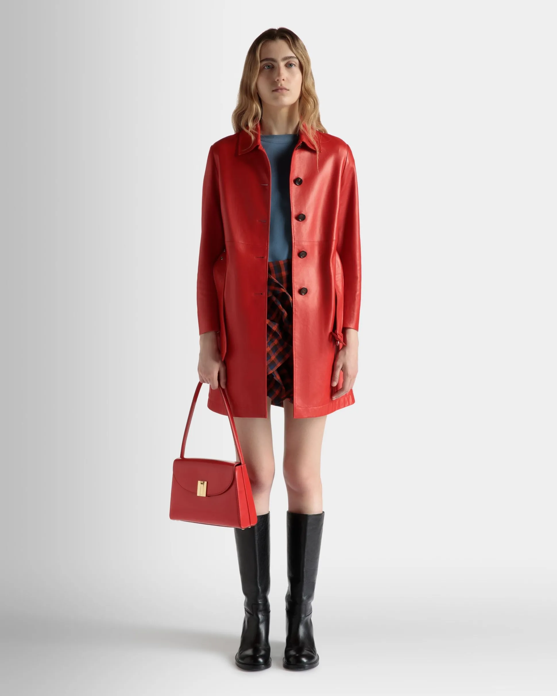 Ollam Schultertasche Aus Gebürstetem Leder In Candy Red