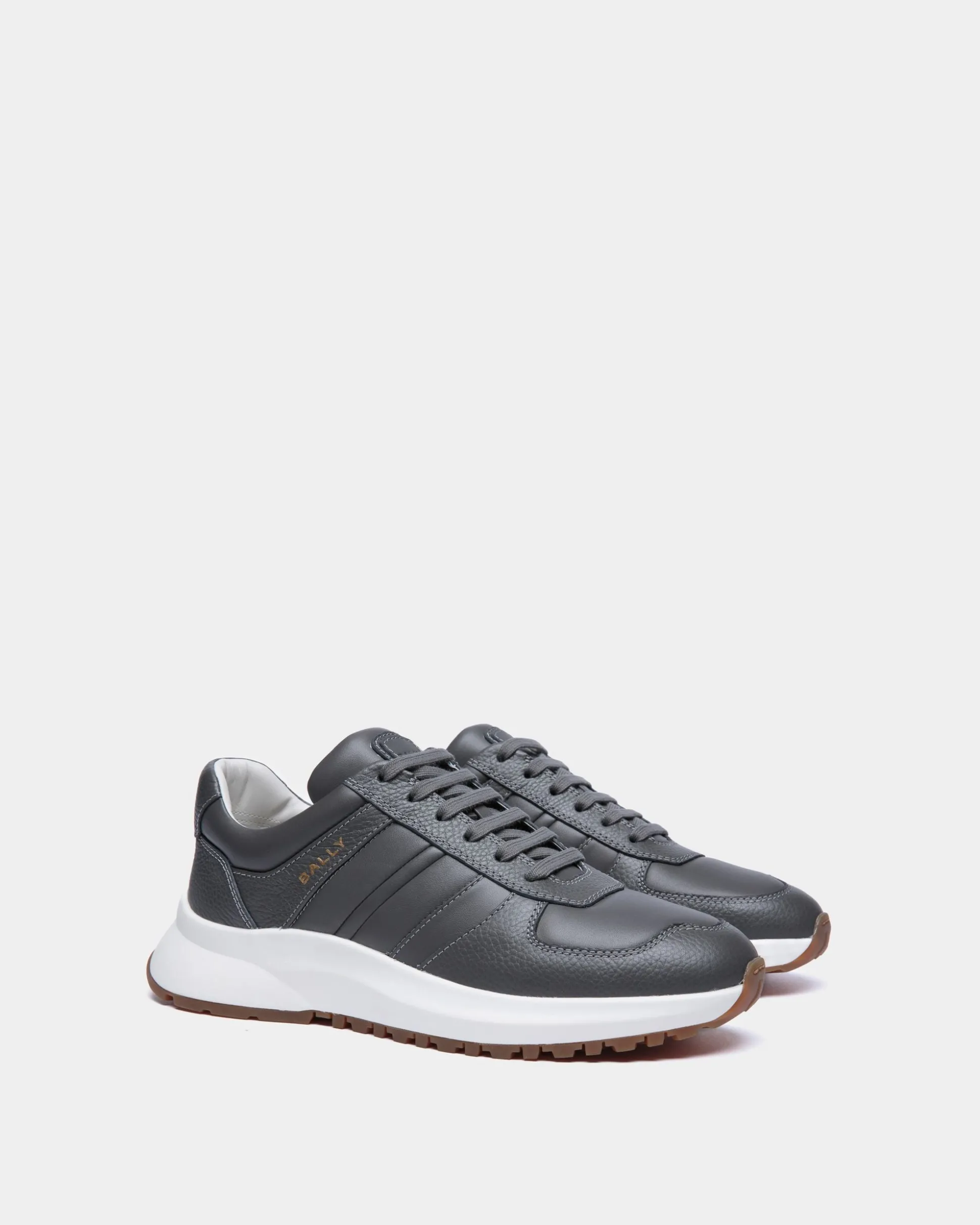 Outline Sneaker Aus Genarbtem Leder In Grau
