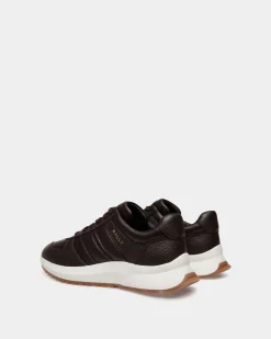 Outline Sneaker Aus Genarbtem Leder In Ebenholzschwarz
