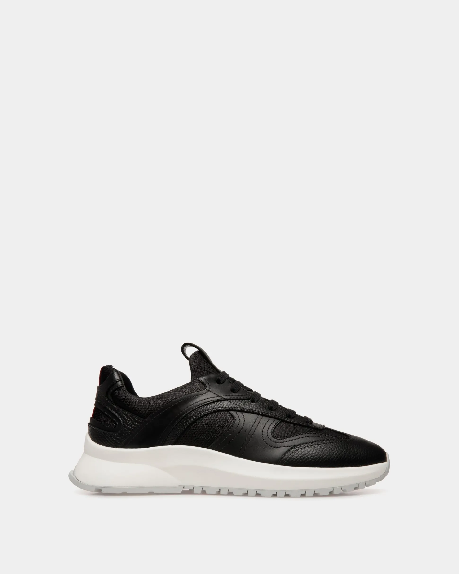 Outline Sneaker Aus Leder Und Nylon In Schwarz Und Weiß