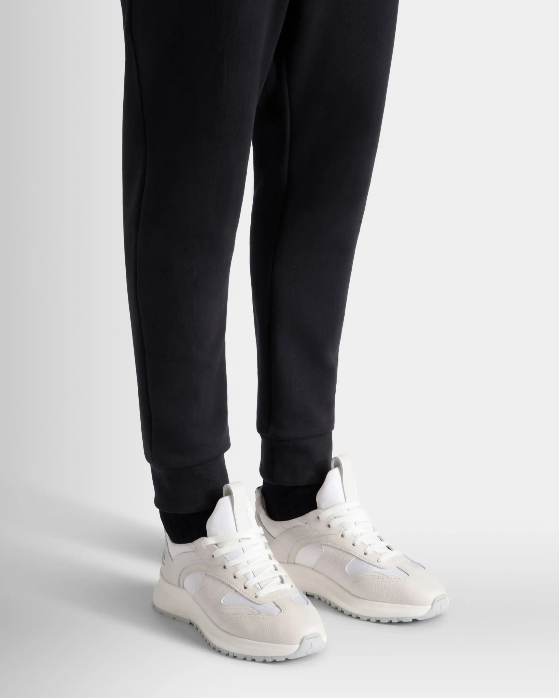 Outline Sneaker Aus Leder Und Nylon In Weiß