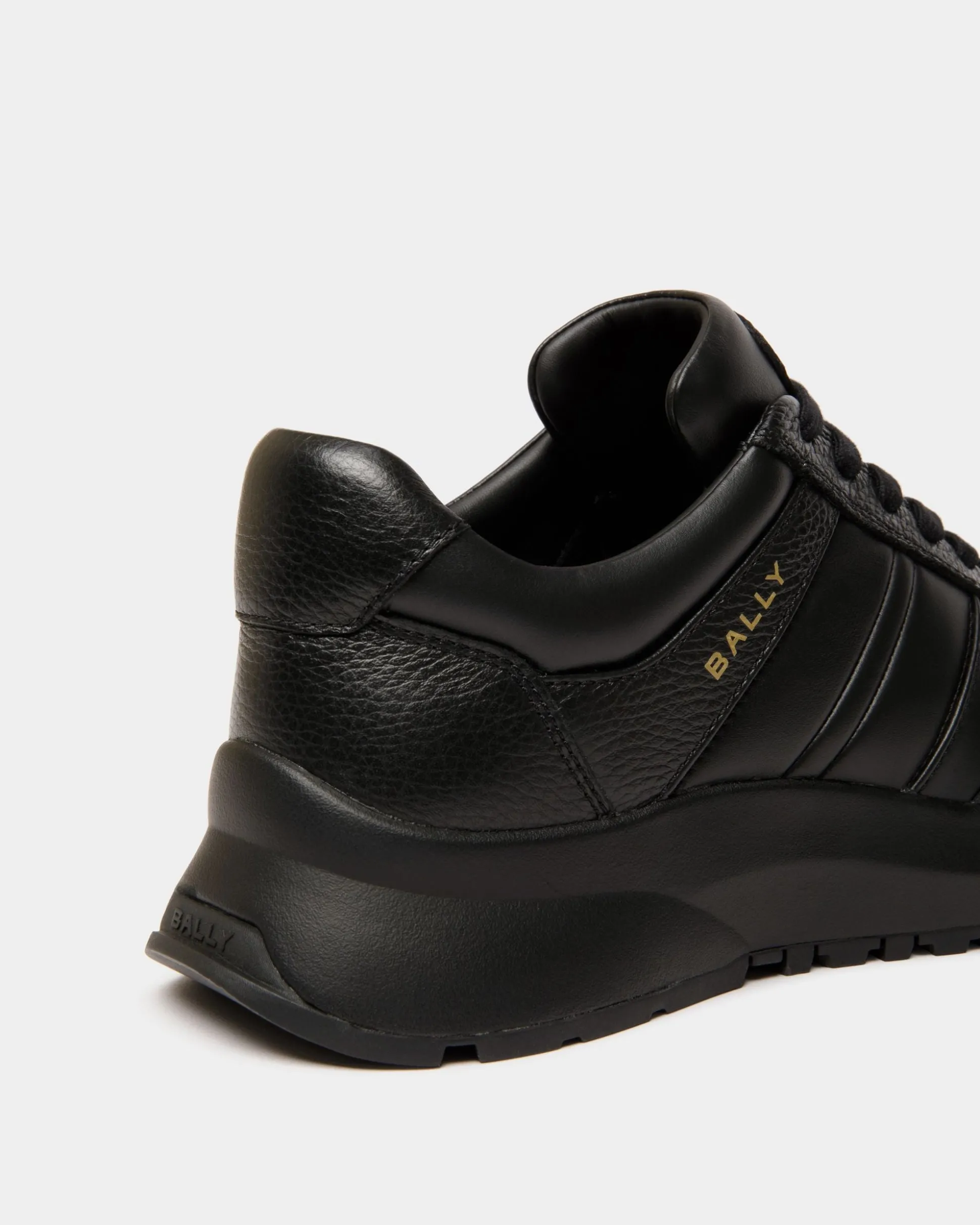 Outline Sneaker Aus Leder In Schwarz