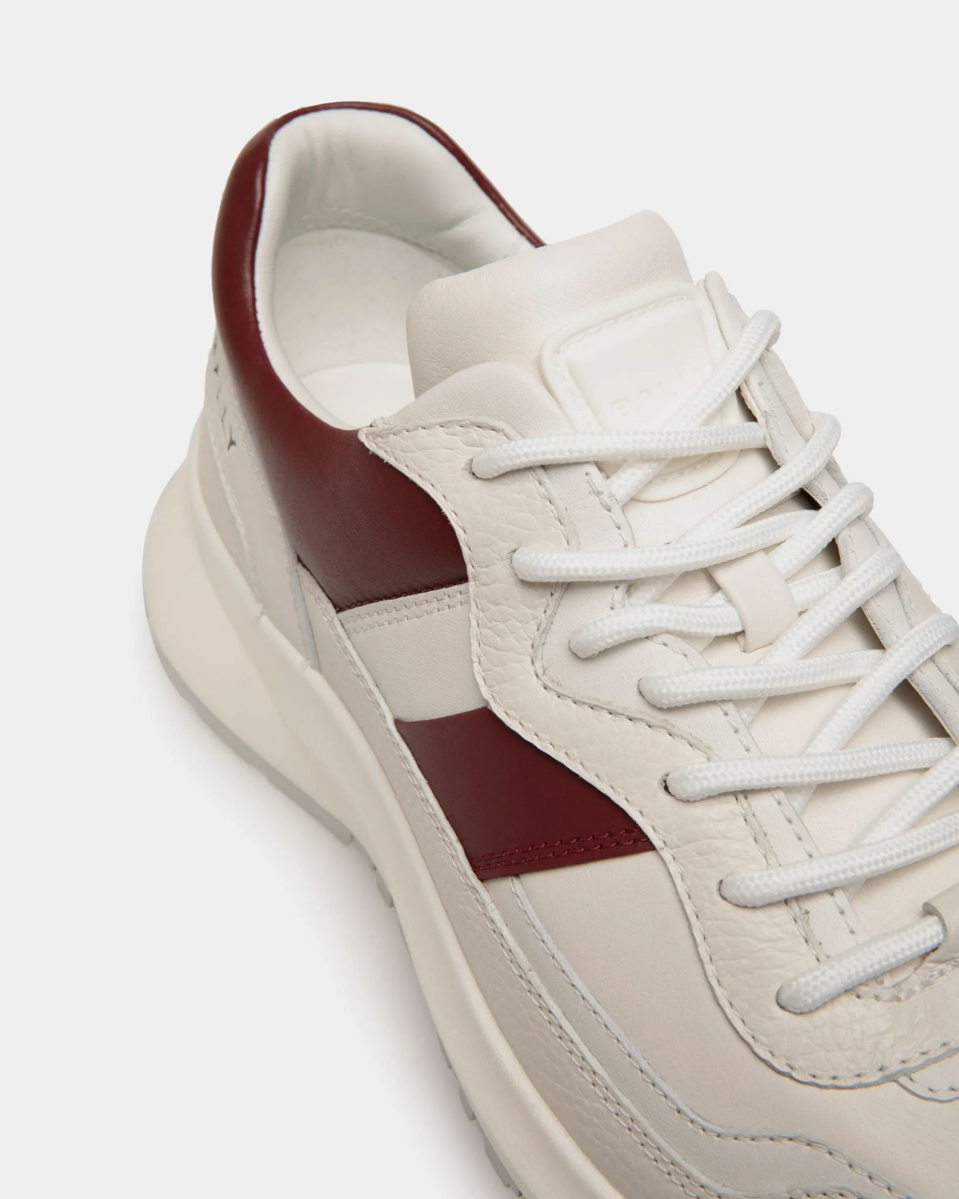 Outline Sneaker Aus Leder In Weiß Und Heritage Red