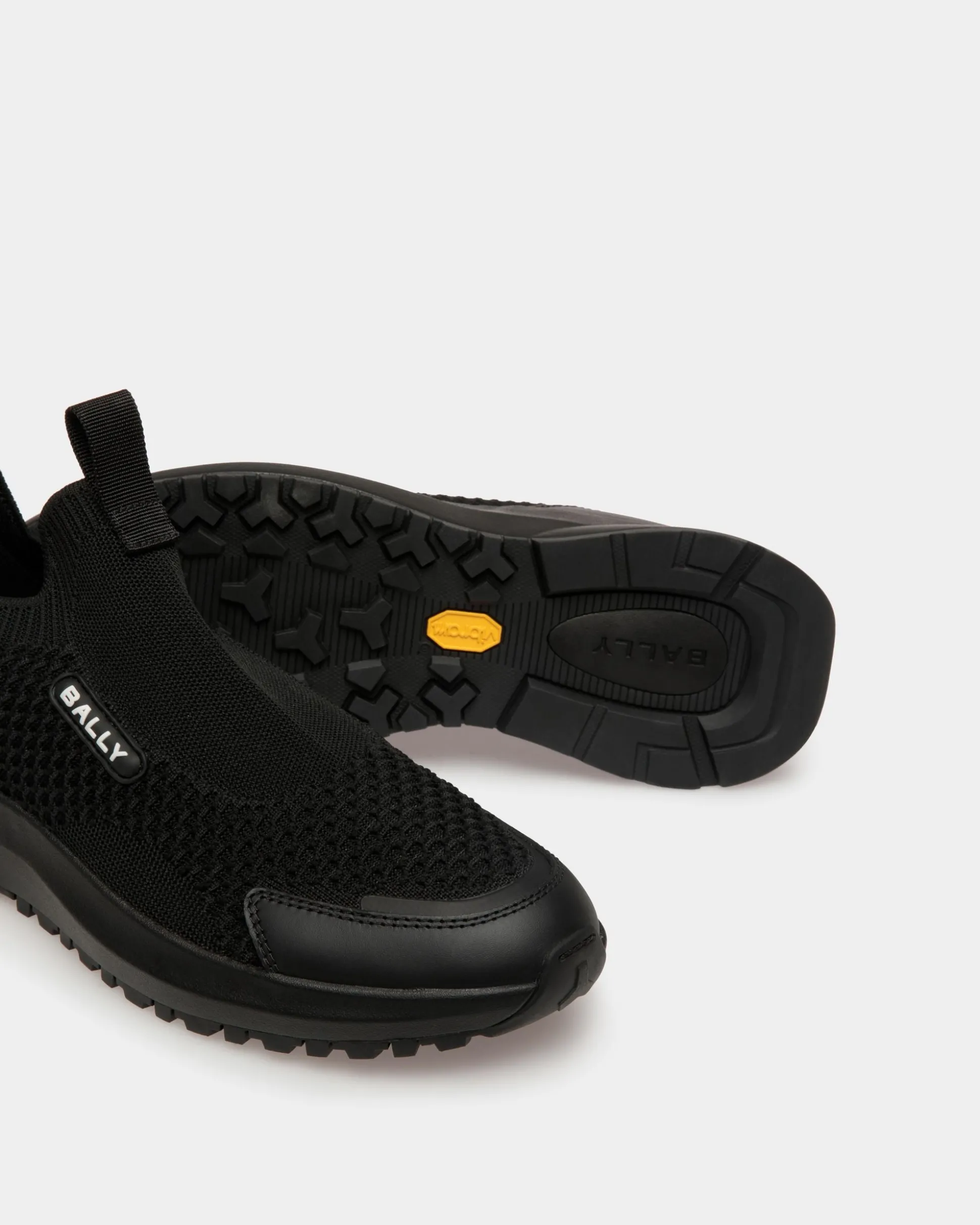 Outline Sneaker Aus Nylon In Schwarz