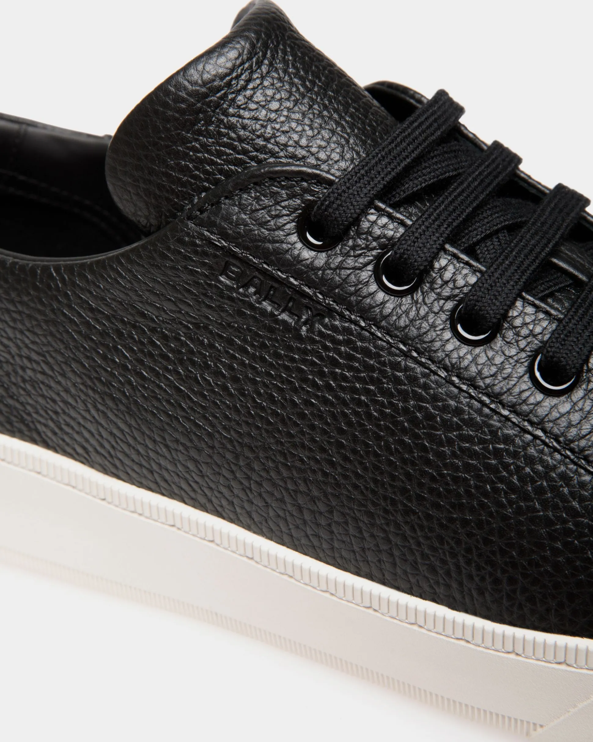 Raise Sneaker Aus Genarbtem Leder In Schwarz