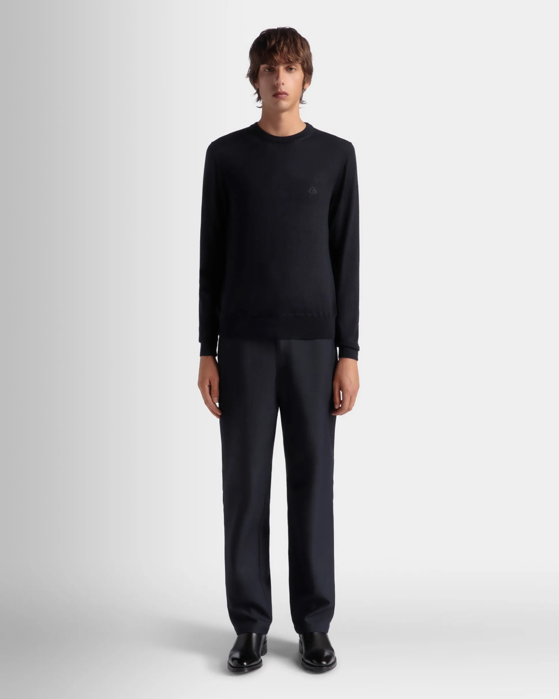 Rundhalspullover Aus Kaschmir In Navy Blue Aus Der Adrien Brody Travel-Kollektion