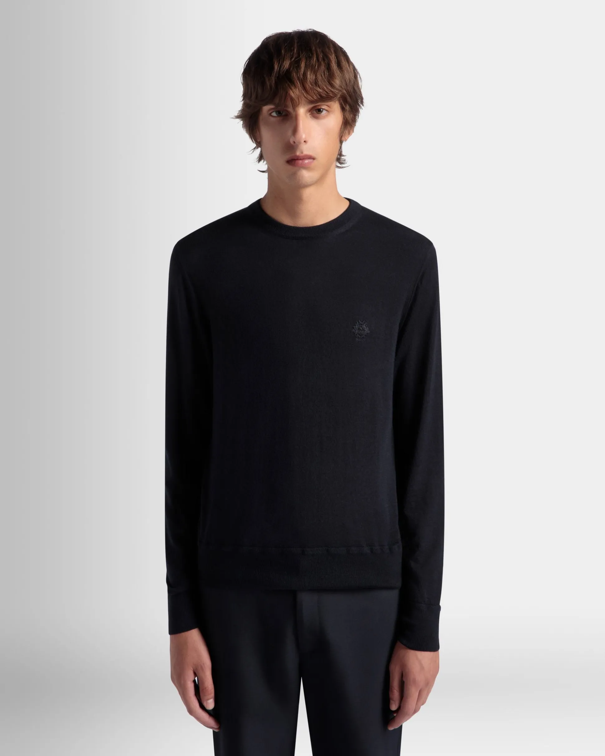 Rundhalspullover Aus Kaschmir In Navy Blue Aus Der Adrien Brody Travel-Kollektion