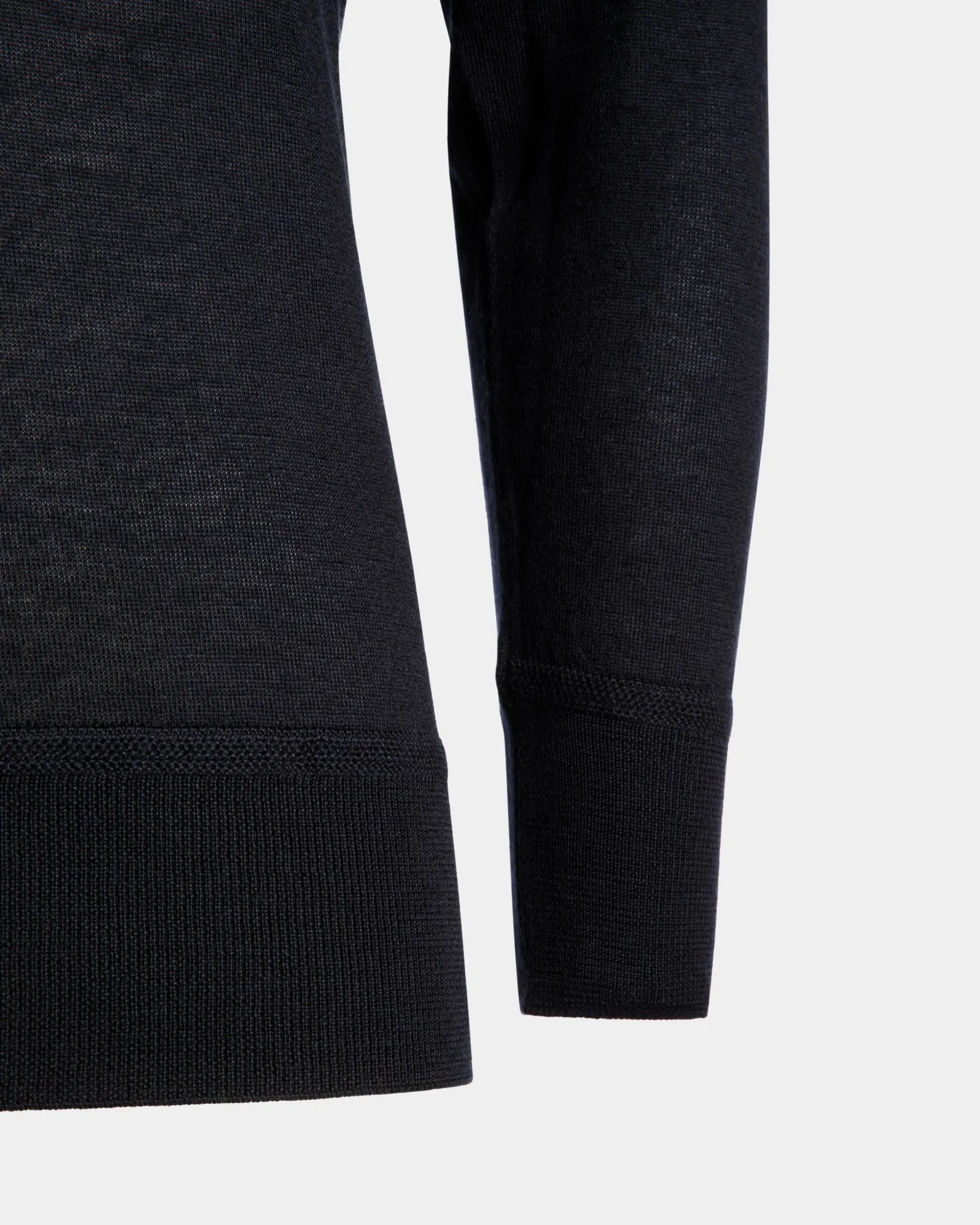 Rundhalspullover Aus Kaschmir In Navy Blue Aus Der Adrien Brody Travel-Kollektion