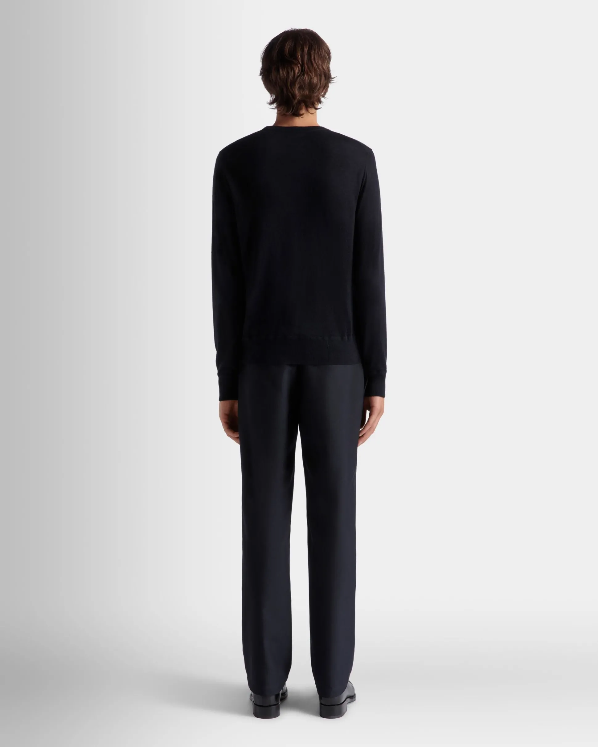 Rundhalspullover Aus Kaschmir In Navy Blue Aus Der Adrien Brody Travel-Kollektion