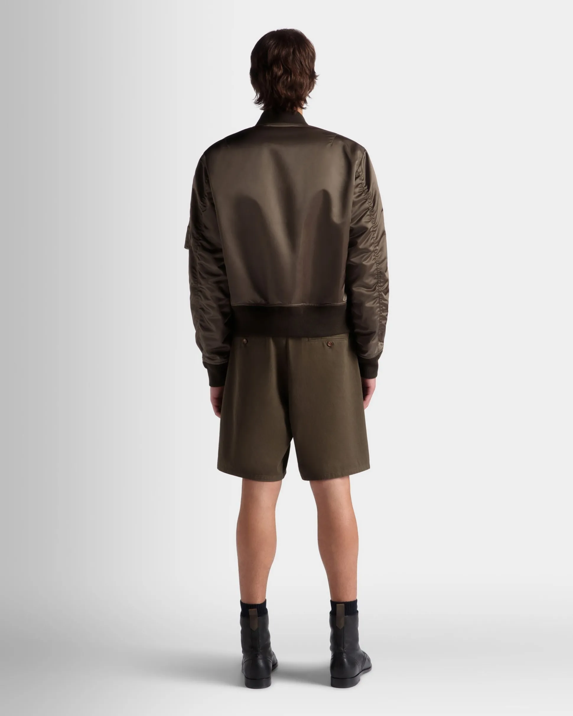 Shorts Aus Baumwolle In Military Green Aus Der Adrien Brody Travel-Kollektion