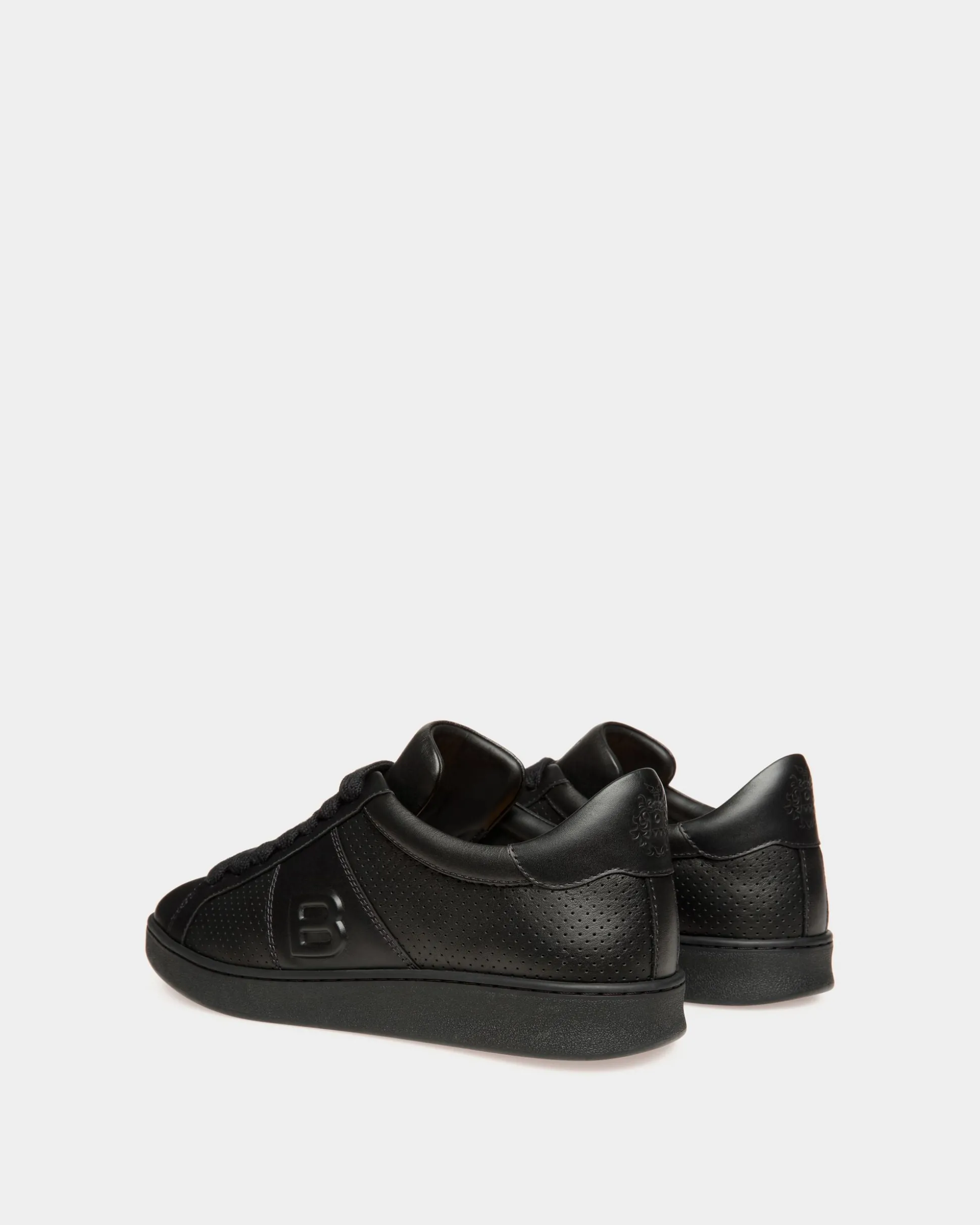 Sneaker Aus Leder In Schwarz Aus Der Adrien Brody Travel-Kollektion
