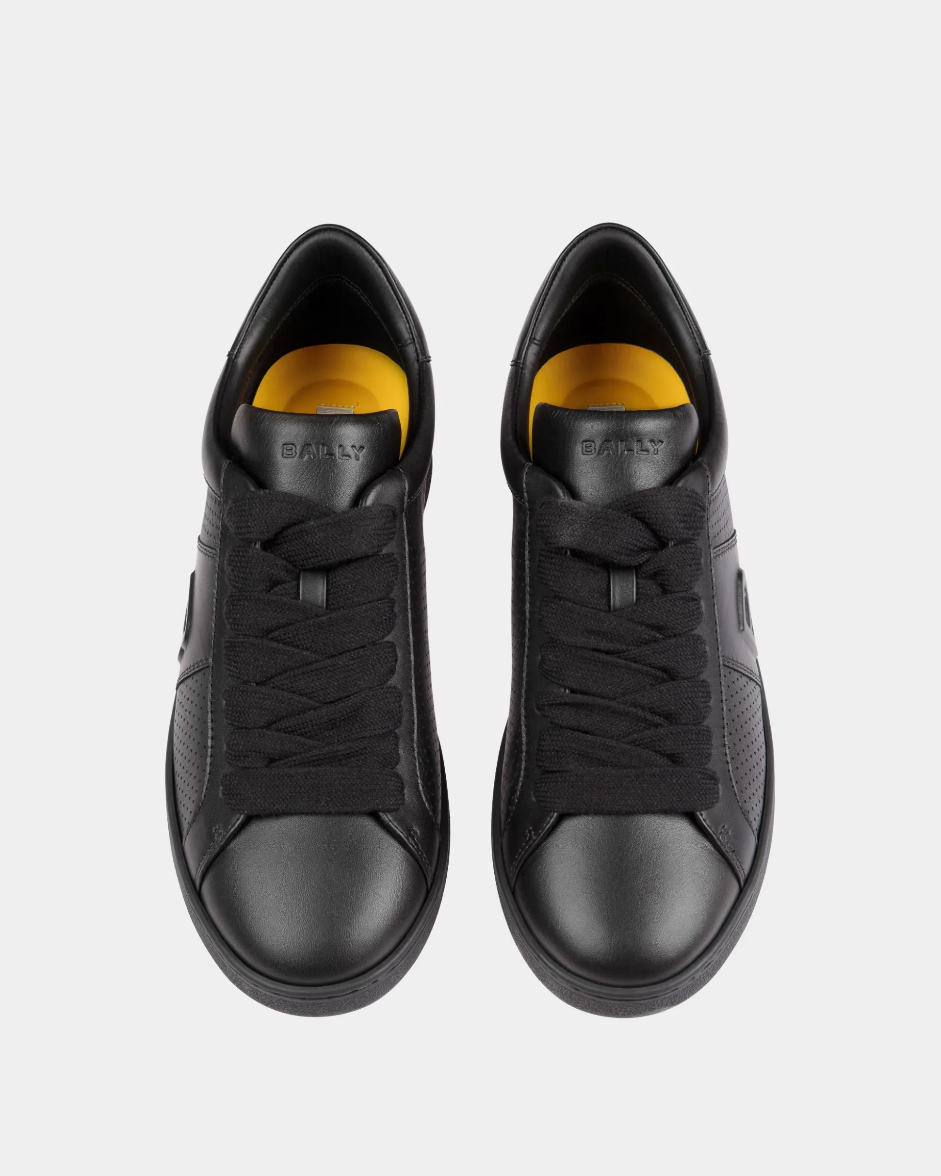 Sneaker Aus Leder In Schwarz Aus Der Adrien Brody Travel-Kollektion