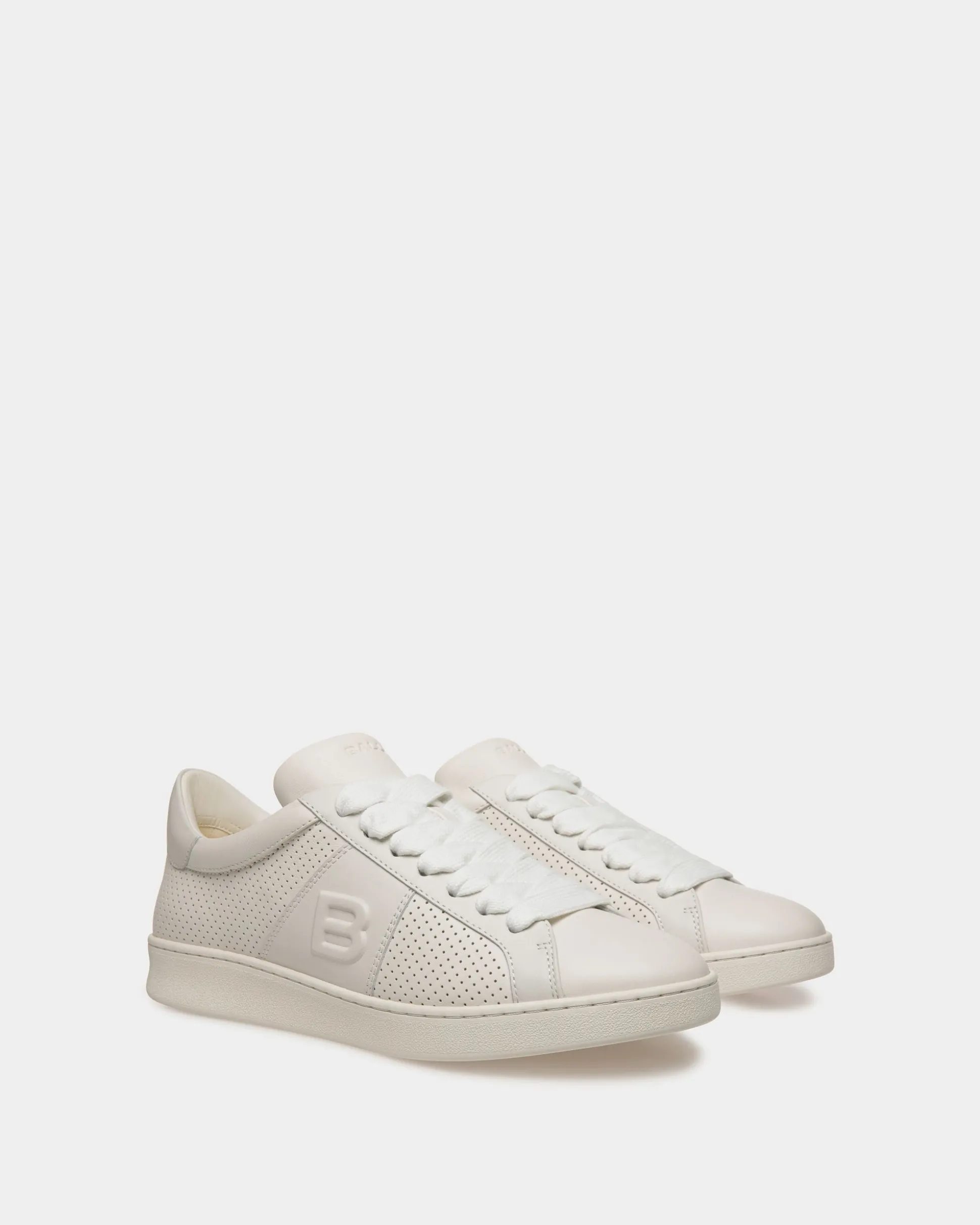 Sneaker Aus Leder In Weiß Aus Der Adrien Brody Travel-Kollektion
