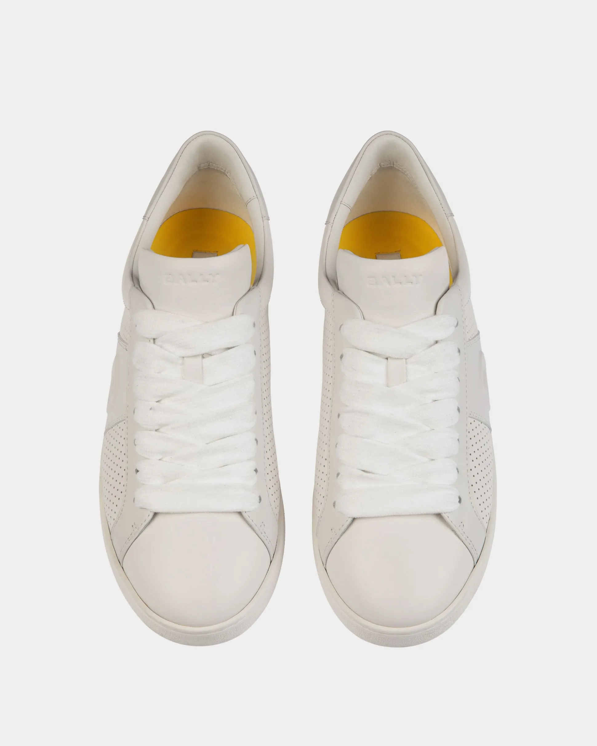 Sneaker Aus Leder In Weiß Aus Der Adrien Brody Travel-Kollektion