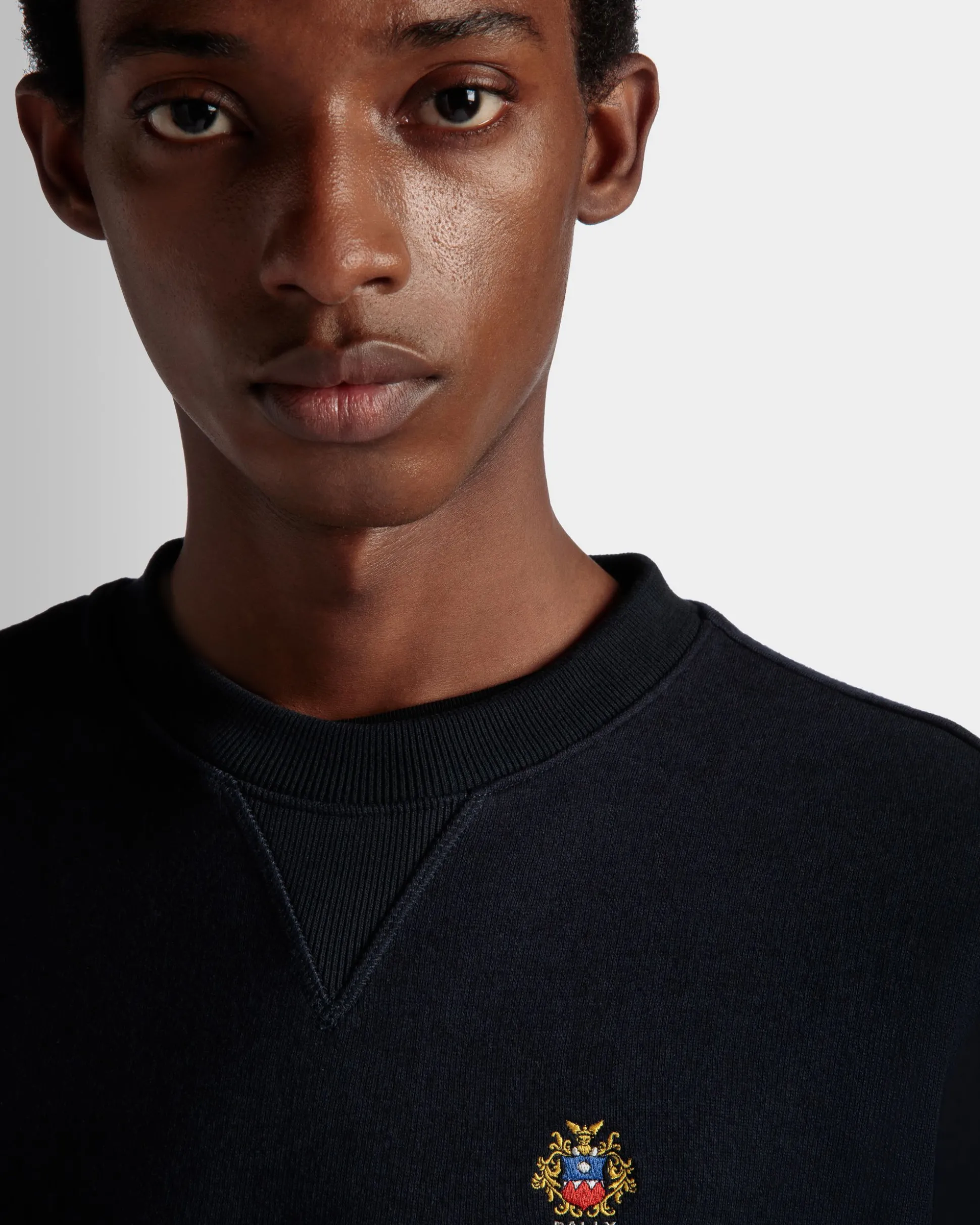 Sweatshirt Mit Rundhalsausschnitt Aus Kaschmirgemisch In Navy Blue Aus Der Adrien Brody Travel-Kollektion
