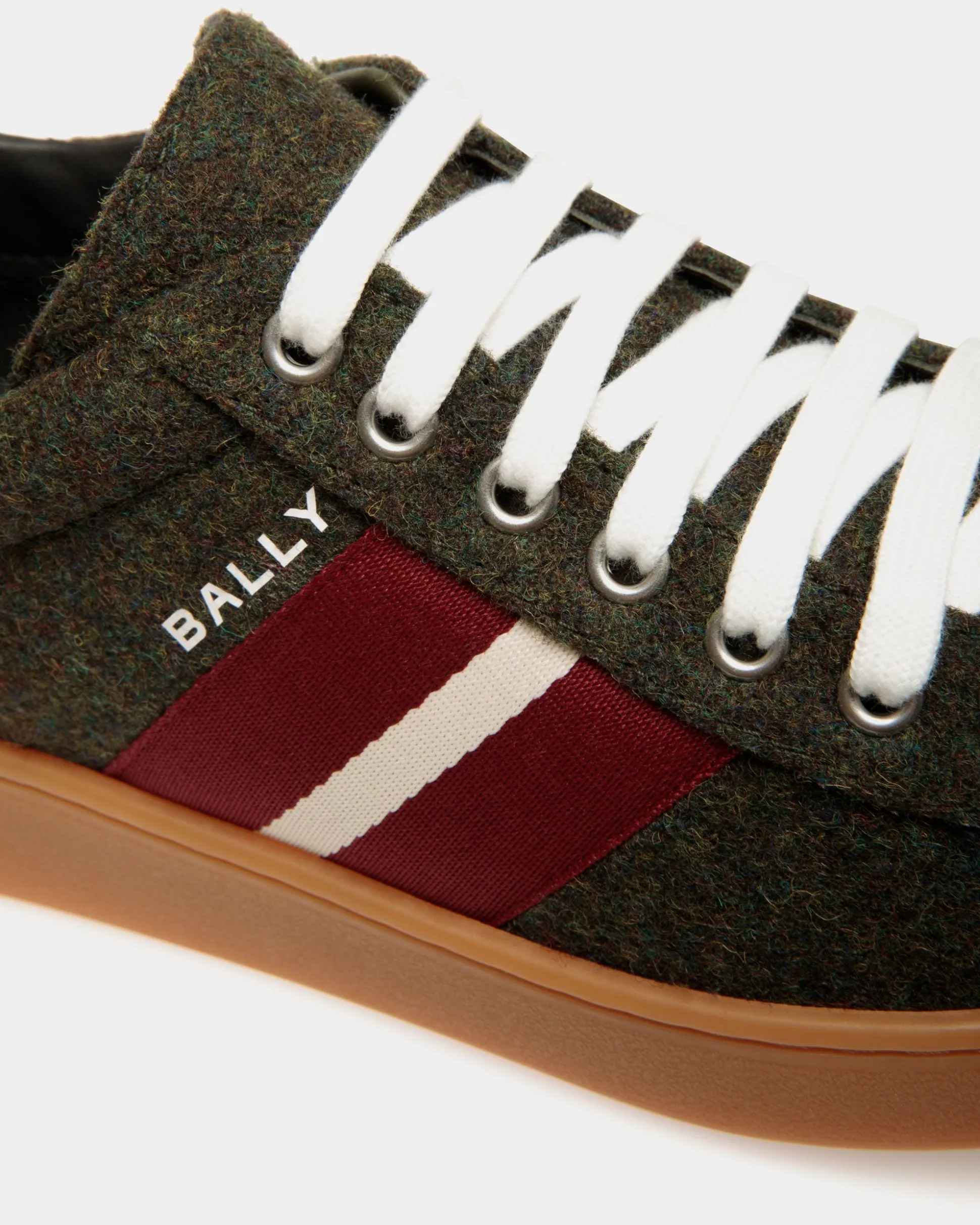 Tennis-Sneaker Aus Wollstoff In Sage Green Und Rot