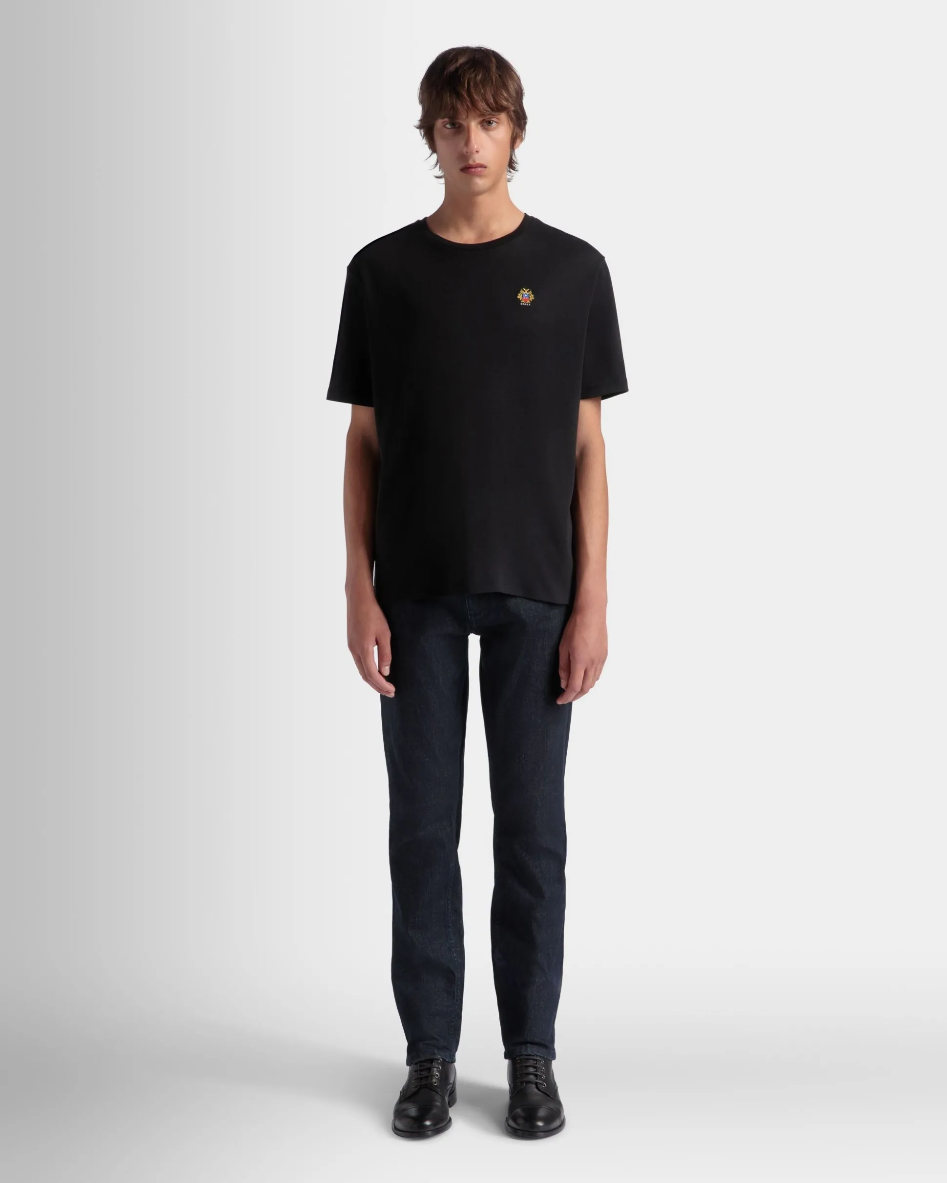 T-Shirt Aus Baumwolle In Schwarz Aus Der Adrien Brody Travel-Kollektion