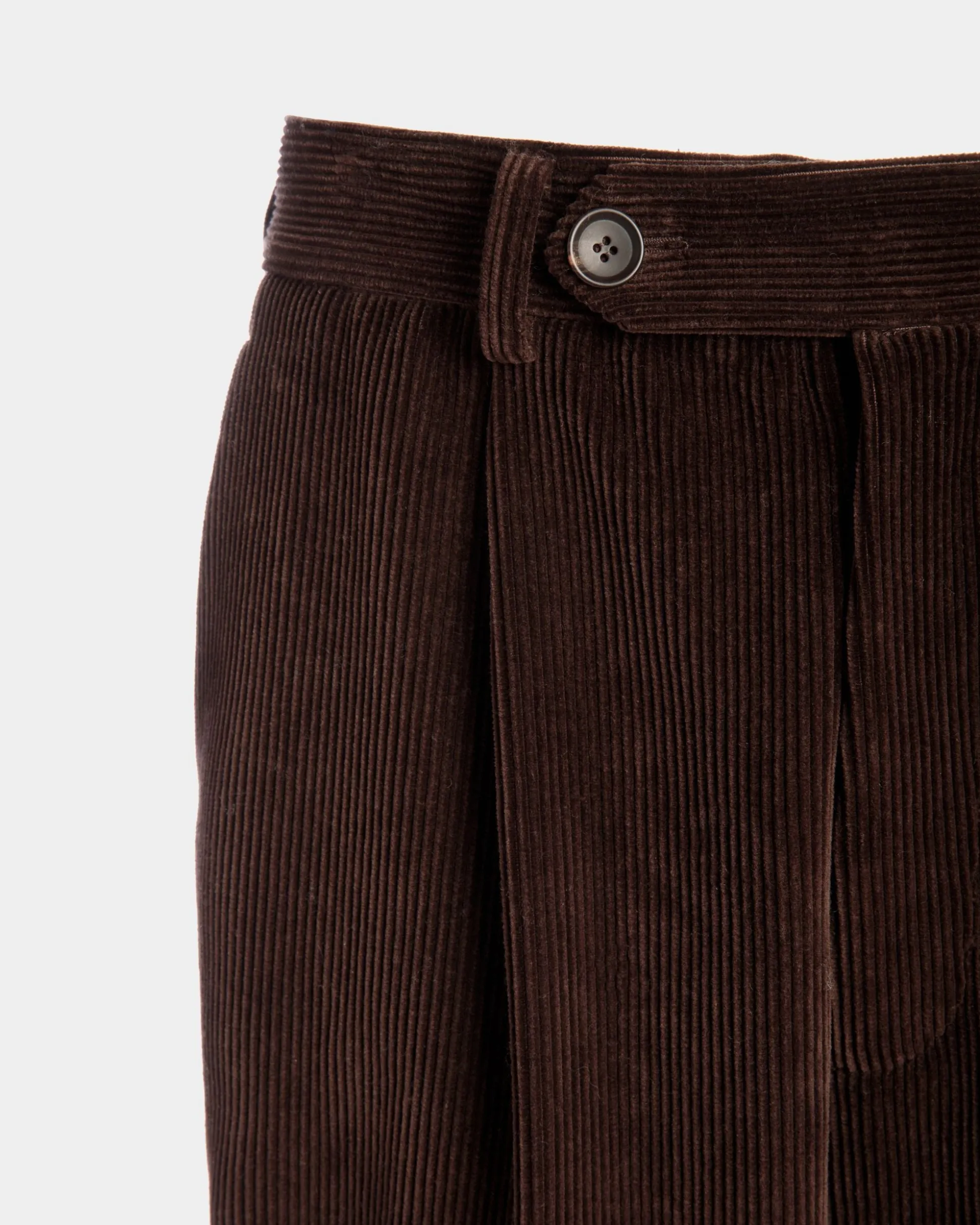 Winter Capsule Faltenhose Aus Baumwollcord In Ebenholzschwarz