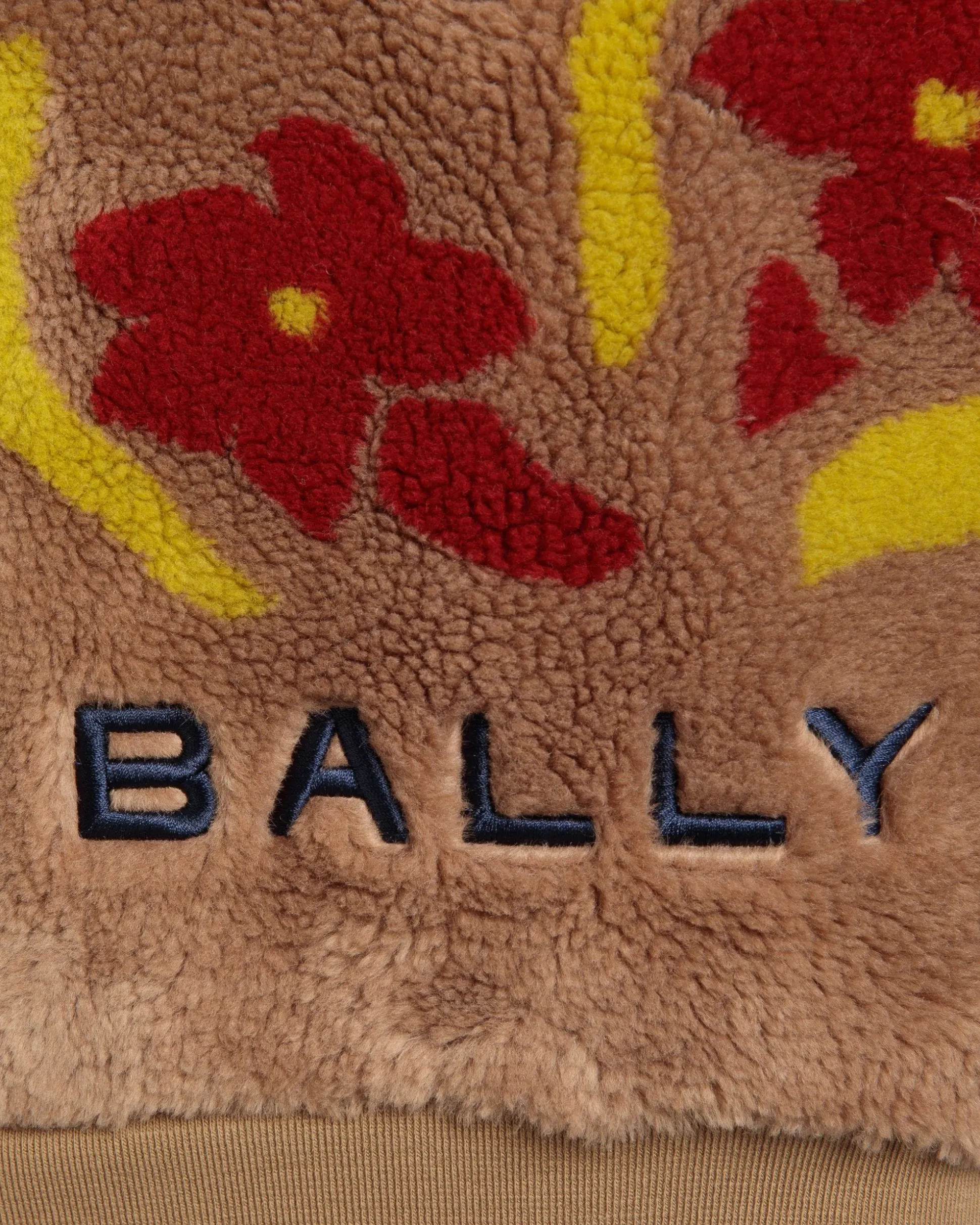 Winter Capsule Sweatshirt Mit Halbem Reißverschluss Und Alpenblumen Aus Fleece In Camel