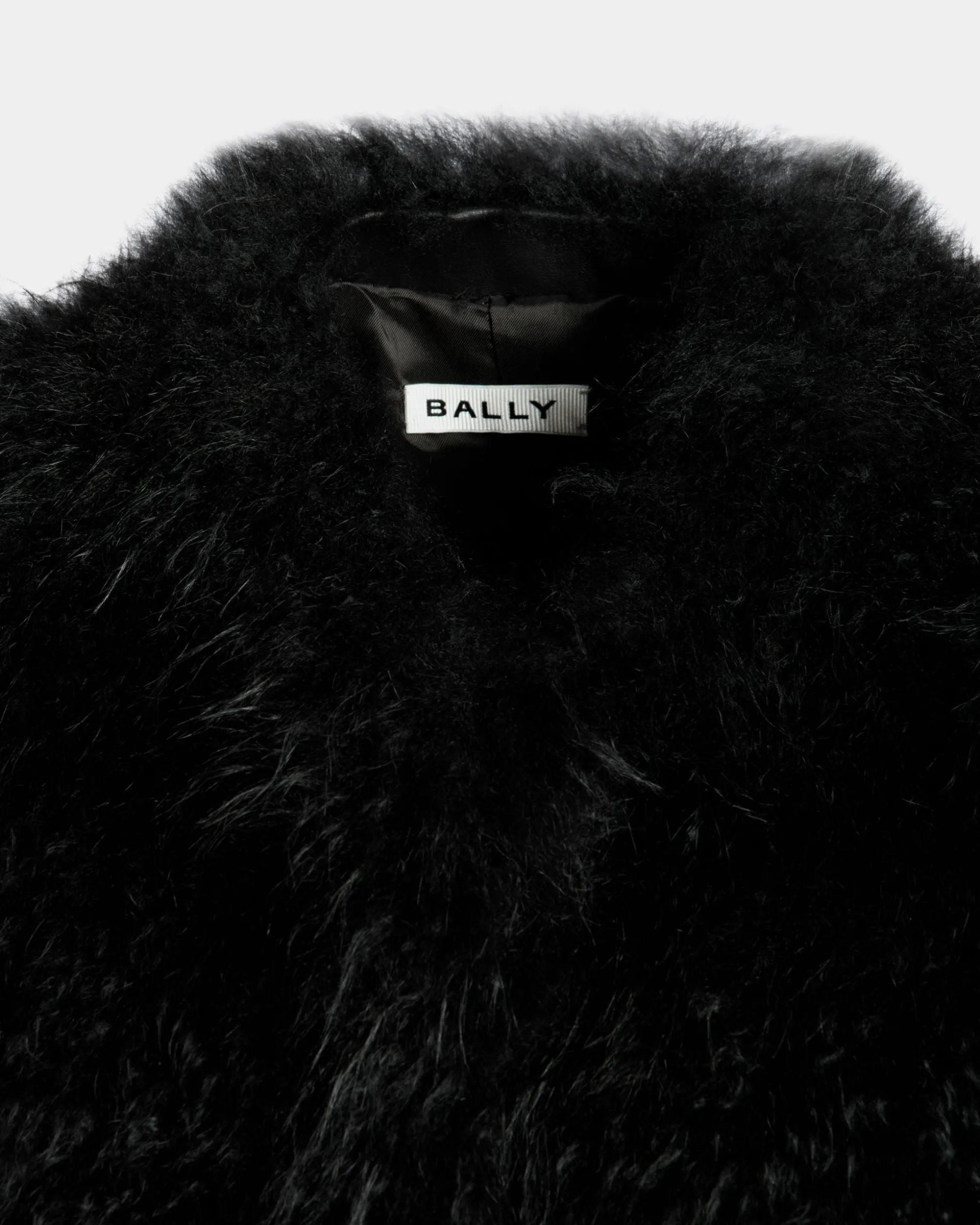 Winter Capsule Weste Aus Schwarzem Schaffell